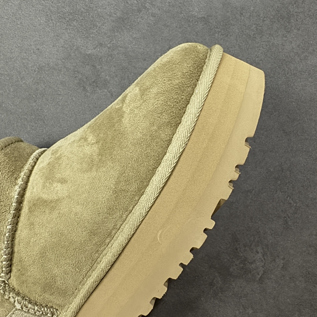 图片[5]-【SP顶级版】UGG Mini 1135092系列 秋冬羊毛一体雪地靴 原代工厂隆丰A级真羊毛皮一体完全遵循正平正品，精选A级羊皮毛一体材质，内里毛绒如云朵般包裹双脚，白带恒温属性一寒锁温抗冻，股季透气排湿，让双脚时刻处于干爽舒适的状态，轻量化设计搭配柔韧鞋底，每一步都似踩在软垫上，再加上贴合足型的弧度与足跟支撑，无论是居家休憩,外出通勤还是日常跑腿，全天行走也无负担。 从经典高筒靴到简约拖鞋，从基础中性色到潮流设计，既能与牛仔裤、卫衣打造随性日常，也能搭配裙子、男女同款更能轻松适配情侣穿搭。 优质羊皮毛天生耐磨损，搭配扎实工艺与防水科技加持，能抵御日常磨损与雨雪侵袭。一双穿数年仍能保持柔软质感💪🏻 尺码：35-40-选品中心