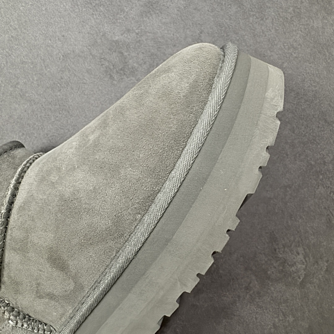 图片[5]-【SP顶级版】UGG Mini 1135092系列 秋冬羊毛一体雪地靴 原代工厂隆丰A级真羊毛皮一体完全遵循正平正品，精选A级羊皮毛一体材质，内里毛绒如云朵般包裹双脚，白带恒温属性一寒锁温抗冻，股季透气排湿，让双脚时刻处于干爽舒适的状态，轻量化设计搭配柔韧鞋底，每一步都似踩在软垫上，再加上贴合足型的弧度与足跟支撑，无论是居家休憩,外出通勤还是日常跑腿，全天行走也无负担。 从经典高筒靴到简约拖鞋，从基础中性色到潮流设计，既能与牛仔裤、卫衣打造随性日常，也能搭配裙子、男女同款更能轻松适配情侣穿搭。 优质羊皮毛天生耐磨损，搭配扎实工艺与防水科技加持，能抵御日常磨损与雨雪侵袭。一双穿数年仍能保持柔软质感💪🏻 尺码：35-40-选品中心