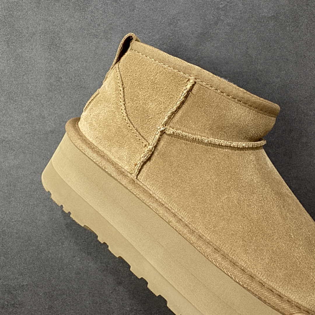 图片[6]-【SP顶级版】UGG Mini 1135092系列 秋冬羊毛一体雪地靴 原代工厂隆丰A级真羊毛皮一体完全遵循正平正品，精选A级羊皮毛一体材质，内里毛绒如云朵般包裹双脚，白带恒温属性一寒锁温抗冻，股季透气排湿，让双脚时刻处于干爽舒适的状态，轻量化设计搭配柔韧鞋底，每一步都似踩在软垫上，再加上贴合足型的弧度与足跟支撑，无论是居家休憩,外出通勤还是日常跑腿，全天行走也无负担。 从经典高筒靴到简约拖鞋，从基础中性色到潮流设计，既能与牛仔裤、卫衣打造随性日常，也能搭配裙子、男女同款更能轻松适配情侣穿搭。 优质羊皮毛天生耐磨损，搭配扎实工艺与防水科技加持，能抵御日常磨损与雨雪侵袭。一双穿数年仍能保持柔软质感💪🏻 尺码：35-40-选品中心