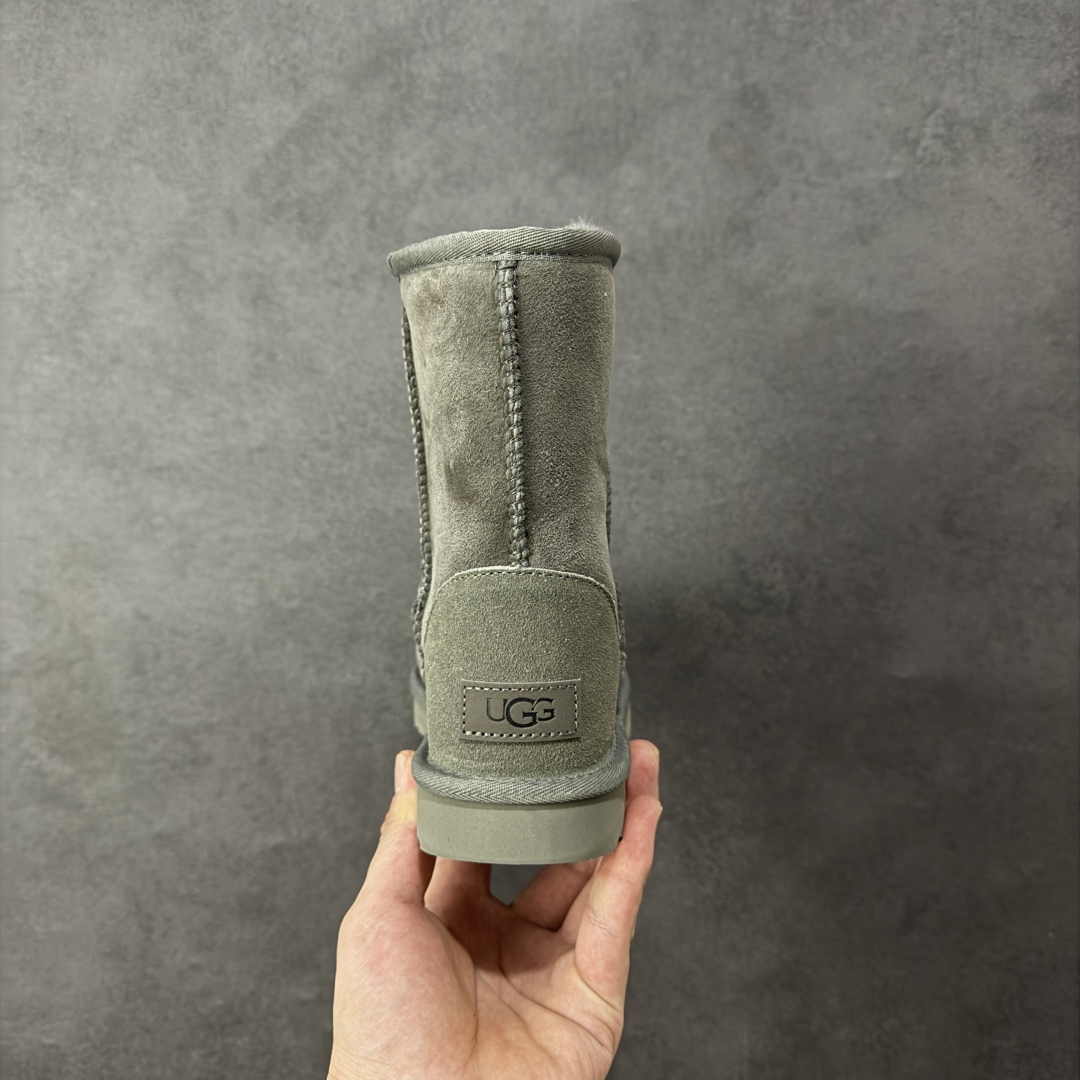 图片[4]-【SP顶级版】UGG 6226 系列 秋冬羊毛一体雪地靴 原代工厂隆丰A级真羊毛皮一体完全遵循正平正品，精选A级羊皮毛一体材质，内里毛绒如云朵般包裹双脚，白带恒温属性一寒锁温抗冻，股季透气排湿，让双脚时刻处于干爽舒适的状态，轻量化设计搭配柔韧鞋底，每一步都似踩在软垫上，再加上贴合足型的弧度与足跟支撑，无论是居家休憩,外出通勤还是日常跑腿，全天行走也无负担。 从经典高筒靴到简约拖鞋，从基础中性色到潮流设计，既能与牛仔裤、卫衣打造随性日常，也能搭配裙子、男女同款更能轻松适配情侣穿搭。 优质羊皮毛天生耐磨损，搭配扎实工艺与防水科技加持，能抵御日常磨损与雨雪侵袭。一双穿数年仍能保持柔软质感💪🏻 尺码：35-40-选品中心