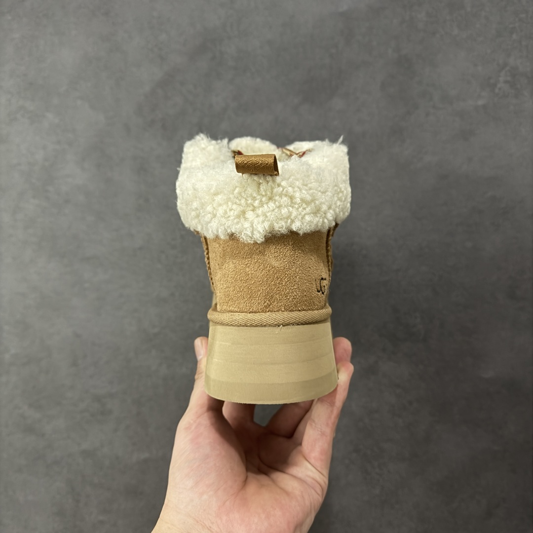 图片[4]-【SP顶级版】UGG 3954 系列 秋冬羊毛一体雪地靴 原代工厂隆丰A级真羊毛皮一体完全遵循正平正品，精选A级羊皮毛一体材质，内里毛绒如云朵般包裹双脚，白带恒温属性一寒锁温抗冻，股季透气排湿，让双脚时刻处于干爽舒适的状态，轻量化设计搭配柔韧鞋底，每一步都似踩在软垫上，再加上贴合足型的弧度与足跟支撑，无论是居家休憩,外出通勤还是日常跑腿，全天行走也无负担。 从经典高筒靴到简约拖鞋，从基础中性色到潮流设计，既能与牛仔裤、卫衣打造随性日常，也能搭配裙子、男女同款更能轻松适配情侣穿搭。 优质羊皮毛天生耐磨损，搭配扎实工艺与防水科技加持，能抵御日常磨损与雨雪侵袭。一双穿数年仍能保持柔软质感💪🏻 尺码：35-40-选品中心