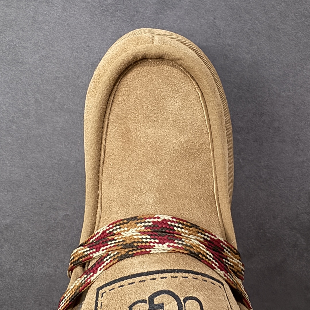 图片[8]-【SP顶级版】UGG 3954 系列 秋冬羊毛一体雪地靴 原代工厂隆丰A级真羊毛皮一体完全遵循正平正品，精选A级羊皮毛一体材质，内里毛绒如云朵般包裹双脚，白带恒温属性一寒锁温抗冻，股季透气排湿，让双脚时刻处于干爽舒适的状态，轻量化设计搭配柔韧鞋底，每一步都似踩在软垫上，再加上贴合足型的弧度与足跟支撑，无论是居家休憩,外出通勤还是日常跑腿，全天行走也无负担。 从经典高筒靴到简约拖鞋，从基础中性色到潮流设计，既能与牛仔裤、卫衣打造随性日常，也能搭配裙子、男女同款更能轻松适配情侣穿搭。 优质羊皮毛天生耐磨损，搭配扎实工艺与防水科技加持，能抵御日常磨损与雨雪侵袭。一双穿数年仍能保持柔软质感💪🏻 尺码：35-40-选品中心