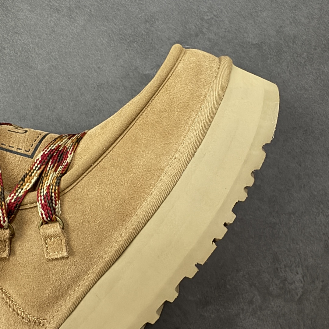 图片[5]-【SP顶级版】UGG 3954 系列 秋冬羊毛一体雪地靴 原代工厂隆丰A级真羊毛皮一体完全遵循正平正品，精选A级羊皮毛一体材质，内里毛绒如云朵般包裹双脚，白带恒温属性一寒锁温抗冻，股季透气排湿，让双脚时刻处于干爽舒适的状态，轻量化设计搭配柔韧鞋底，每一步都似踩在软垫上，再加上贴合足型的弧度与足跟支撑，无论是居家休憩,外出通勤还是日常跑腿，全天行走也无负担。 从经典高筒靴到简约拖鞋，从基础中性色到潮流设计，既能与牛仔裤、卫衣打造随性日常，也能搭配裙子、男女同款更能轻松适配情侣穿搭。 优质羊皮毛天生耐磨损，搭配扎实工艺与防水科技加持，能抵御日常磨损与雨雪侵袭。一双穿数年仍能保持柔软质感💪🏻 尺码：35-40-选品中心