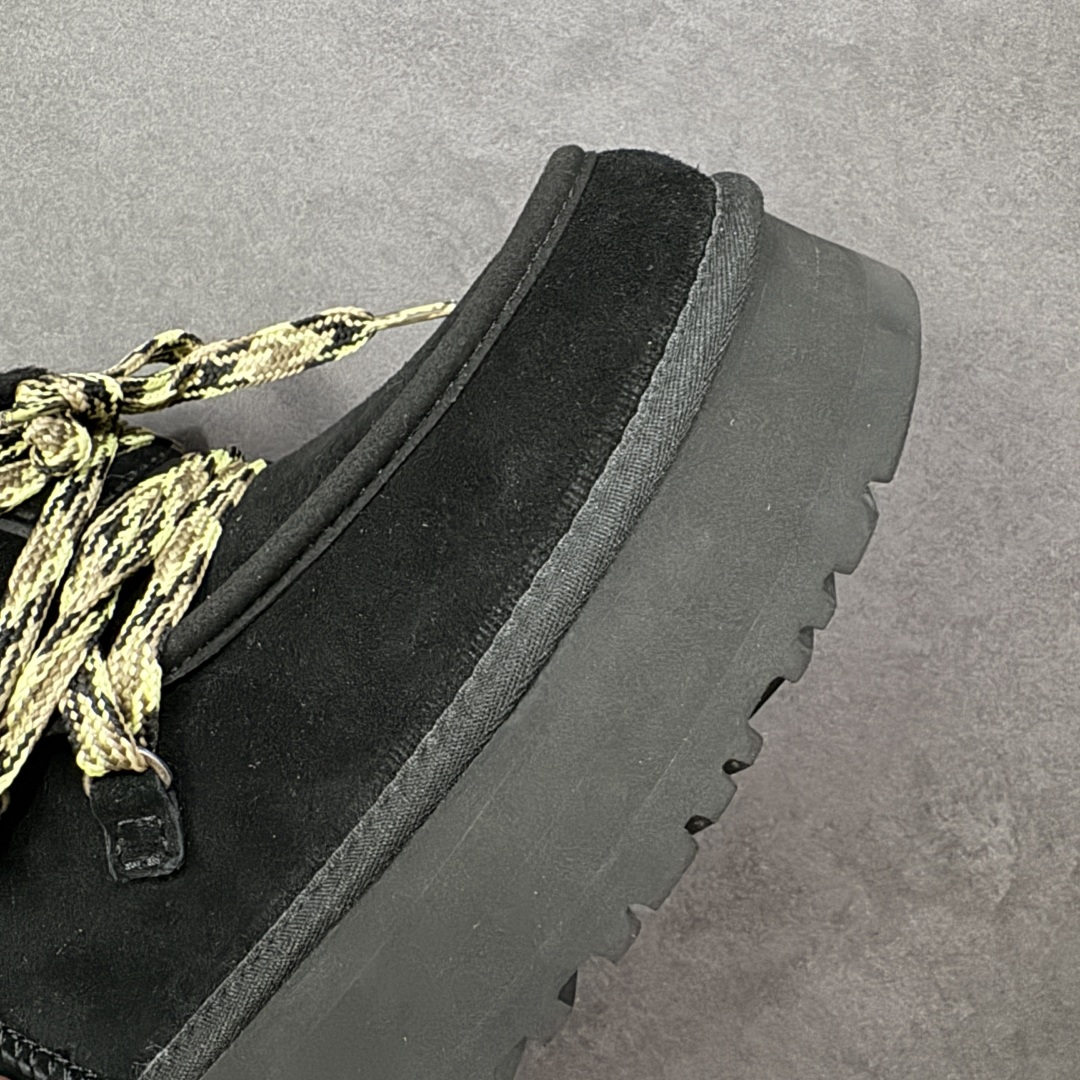 图片[5]-【SP顶级版】UGG 3954 系列 秋冬羊毛一体雪地靴 原代工厂隆丰A级真羊毛皮一体完全遵循正平正品，精选A级羊皮毛一体材质，内里毛绒如云朵般包裹双脚，白带恒温属性一寒锁温抗冻，股季透气排湿，让双脚时刻处于干爽舒适的状态，轻量化设计搭配柔韧鞋底，每一步都似踩在软垫上，再加上贴合足型的弧度与足跟支撑，无论是居家休憩,外出通勤还是日常跑腿，全天行走也无负担。 从经典高筒靴到简约拖鞋，从基础中性色到潮流设计，既能与牛仔裤、卫衣打造随性日常，也能搭配裙子、男女同款更能轻松适配情侣穿搭。 优质羊皮毛天生耐磨损，搭配扎实工艺与防水科技加持，能抵御日常磨损与雨雪侵袭。一双穿数年仍能保持柔软质感💪🏻 尺码：35-40-选品中心