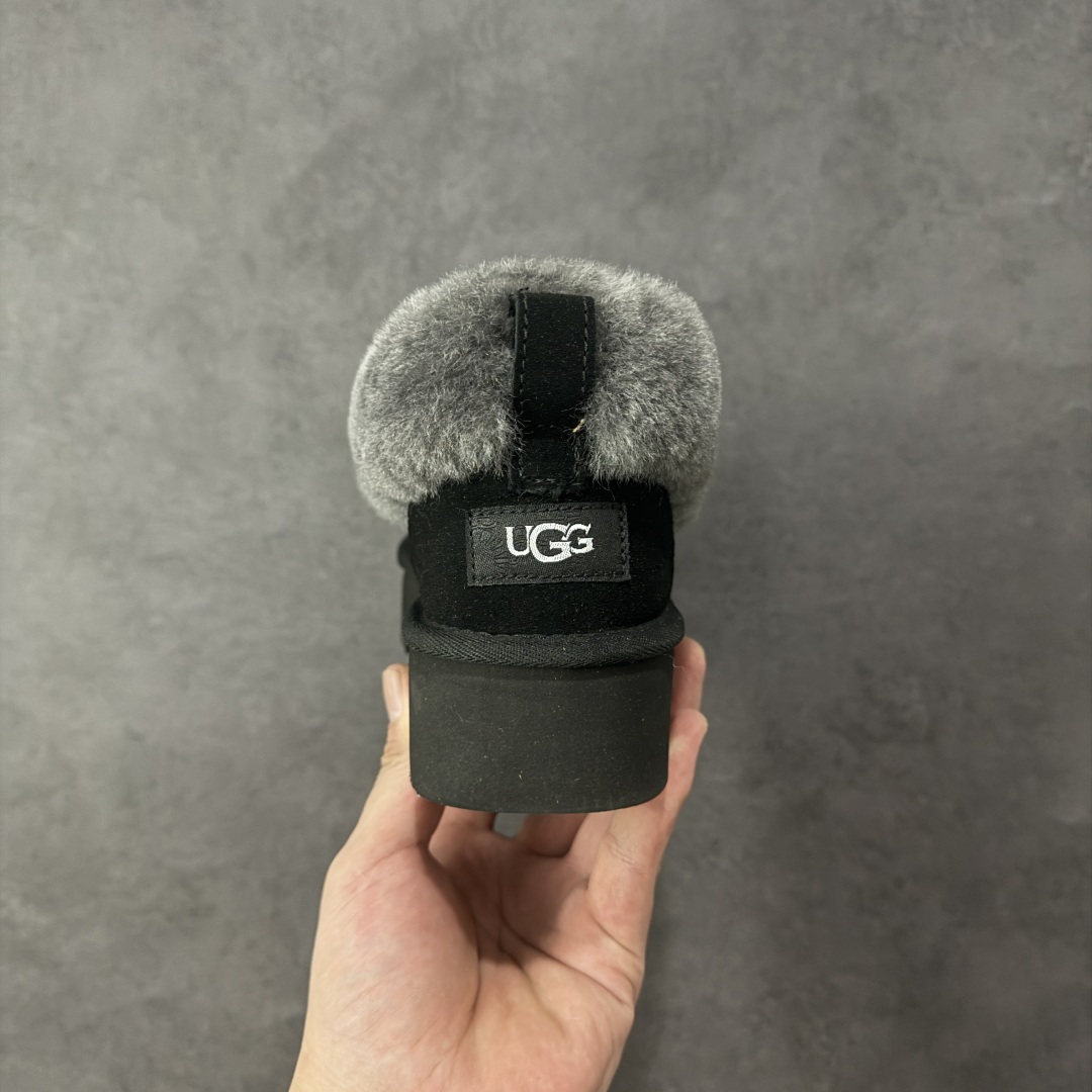 图片[4]-【SP顶级版】UGG 6733 系列 秋冬羊毛一体雪地靴 原代工厂隆丰A级真羊毛皮一体完全遵循正平正品，精选A级羊皮毛一体材质，内里毛绒如云朵般包裹双脚，白带恒温属性一寒锁温抗冻，股季透气排湿，让双脚时刻处于干爽舒适的状态，轻量化设计搭配柔韧鞋底，每一步都似踩在软垫上，再加上贴合足型的弧度与足跟支撑，无论是居家休憩,外出通勤还是日常跑腿，全天行走也无负担。 从经典高筒靴到简约拖鞋，从基础中性色到潮流设计，既能与牛仔裤、卫衣打造随性日常，也能搭配裙子、男女同款更能轻松适配情侣穿搭。 优质羊皮毛天生耐磨损，搭配扎实工艺与防水科技加持，能抵御日常磨损与雨雪侵袭。一双穿数年仍能保持柔软质感💪🏻 尺码：35-40-选品中心