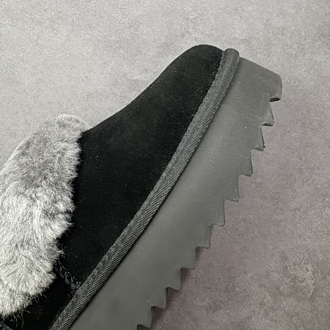 图片[5]-【SP顶级版】UGG 6733 系列 秋冬羊毛一体雪地靴 原代工厂隆丰A级真羊毛皮一体完全遵循正平正品，精选A级羊皮毛一体材质，内里毛绒如云朵般包裹双脚，白带恒温属性一寒锁温抗冻，股季透气排湿，让双脚时刻处于干爽舒适的状态，轻量化设计搭配柔韧鞋底，每一步都似踩在软垫上，再加上贴合足型的弧度与足跟支撑，无论是居家休憩,外出通勤还是日常跑腿，全天行走也无负担。 从经典高筒靴到简约拖鞋，从基础中性色到潮流设计，既能与牛仔裤、卫衣打造随性日常，也能搭配裙子、男女同款更能轻松适配情侣穿搭。 优质羊皮毛天生耐磨损，搭配扎实工艺与防水科技加持，能抵御日常磨损与雨雪侵袭。一双穿数年仍能保持柔软质感💪🏻 尺码：35-40-选品中心