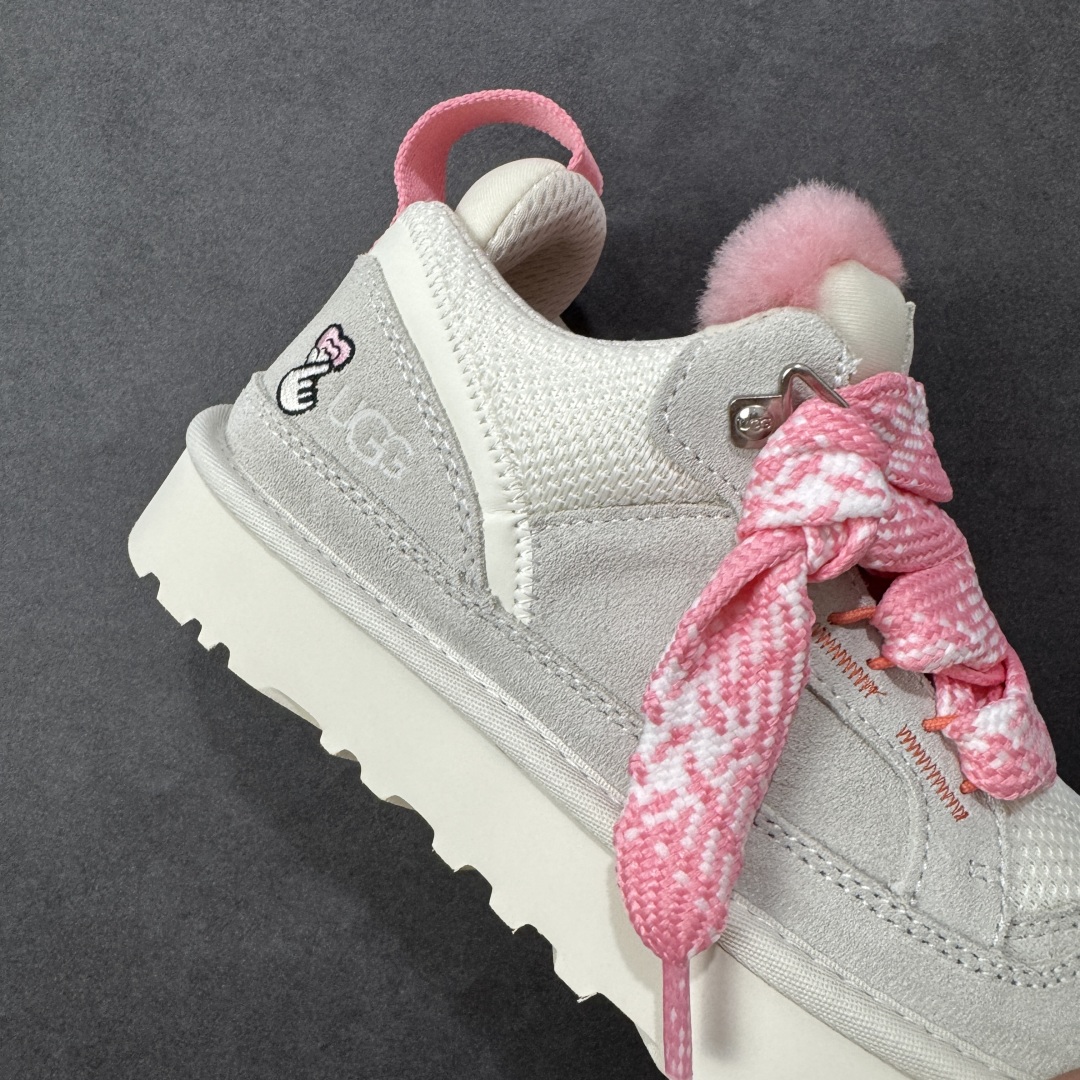 图片[6]-【SP顶级版】UGG 4032系列 秋冬羊毛一体雪地靴 原代工厂隆丰A级真羊毛皮一体完全遵循正平正品，精选A级羊皮毛一体材质，内里毛绒如云朵般包裹双脚，白带恒温属性一寒锁温抗冻，股季透气排湿，让双脚时刻处于干爽舒适的状态，轻量化设计搭配柔韧鞋底，每一步都似踩在软垫上，再加上贴合足型的弧度与足跟支撑，无论是居家休憩,外出通勤还是日常跑腿，全天行走也无负担。 从经典高筒靴到简约拖鞋，从基础中性色到潮流设计，既能与牛仔裤、卫衣打造随性日常，也能搭配裙子、男女同款更能轻松适配情侣穿搭。 优质羊皮毛天生耐磨损，搭配扎实工艺与防水科技加持，能抵御日常磨损与雨雪侵袭。一双穿数年仍能保持柔软质感💪🏻 尺码：35-40-选品中心