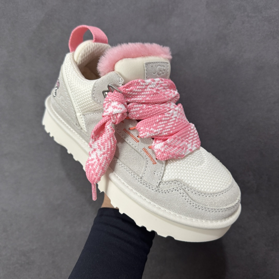 图片[3]-【SP顶级版】UGG 4032系列 秋冬羊毛一体雪地靴 原代工厂隆丰A级真羊毛皮一体完全遵循正平正品，精选A级羊皮毛一体材质，内里毛绒如云朵般包裹双脚，白带恒温属性一寒锁温抗冻，股季透气排湿，让双脚时刻处于干爽舒适的状态，轻量化设计搭配柔韧鞋底，每一步都似踩在软垫上，再加上贴合足型的弧度与足跟支撑，无论是居家休憩,外出通勤还是日常跑腿，全天行走也无负担。 从经典高筒靴到简约拖鞋，从基础中性色到潮流设计，既能与牛仔裤、卫衣打造随性日常，也能搭配裙子、男女同款更能轻松适配情侣穿搭。 优质羊皮毛天生耐磨损，搭配扎实工艺与防水科技加持，能抵御日常磨损与雨雪侵袭。一双穿数年仍能保持柔软质感💪🏻 尺码：35-40-选品中心