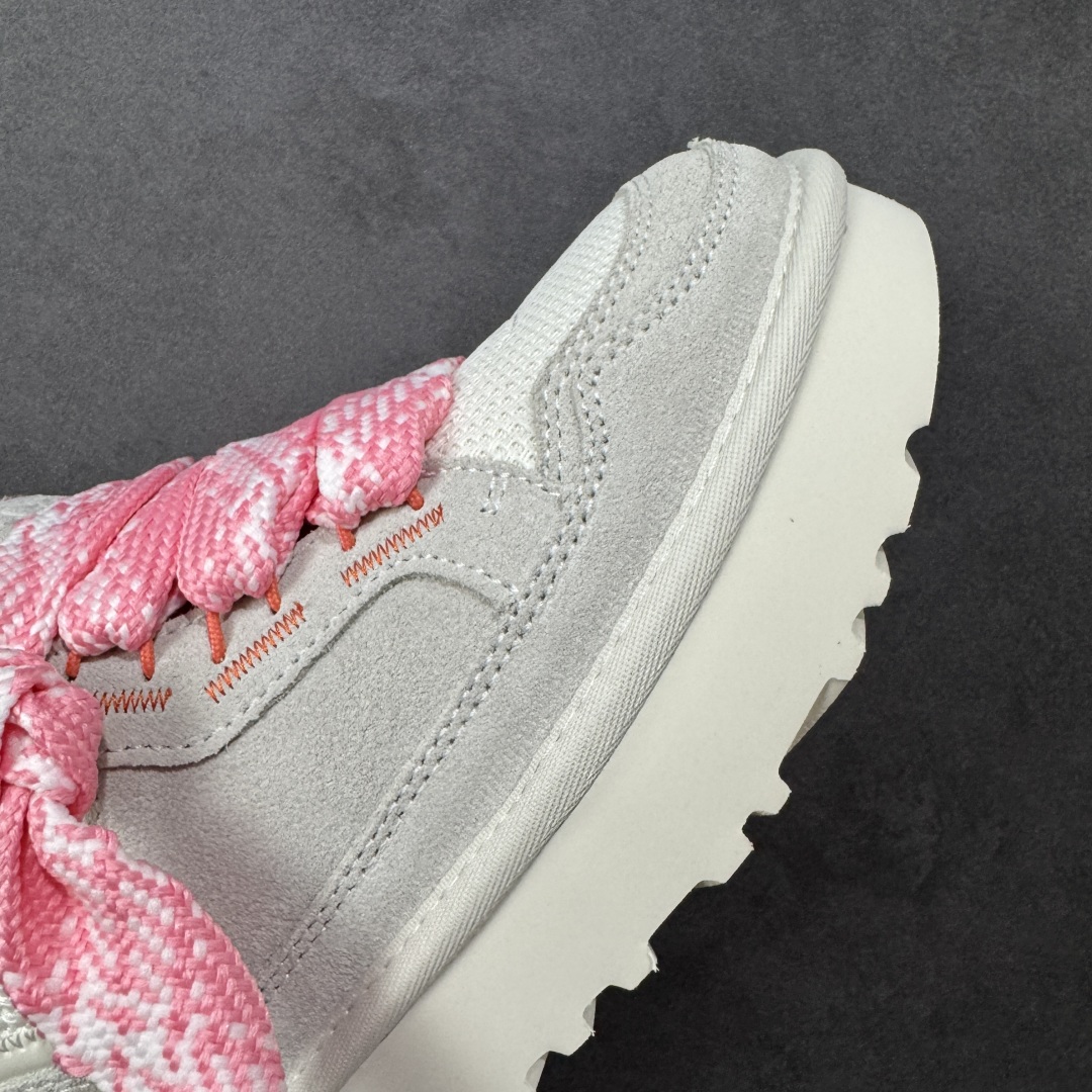 图片[5]-【SP顶级版】UGG 4032系列 秋冬羊毛一体雪地靴 原代工厂隆丰A级真羊毛皮一体完全遵循正平正品，精选A级羊皮毛一体材质，内里毛绒如云朵般包裹双脚，白带恒温属性一寒锁温抗冻，股季透气排湿，让双脚时刻处于干爽舒适的状态，轻量化设计搭配柔韧鞋底，每一步都似踩在软垫上，再加上贴合足型的弧度与足跟支撑，无论是居家休憩,外出通勤还是日常跑腿，全天行走也无负担。 从经典高筒靴到简约拖鞋，从基础中性色到潮流设计，既能与牛仔裤、卫衣打造随性日常，也能搭配裙子、男女同款更能轻松适配情侣穿搭。 优质羊皮毛天生耐磨损，搭配扎实工艺与防水科技加持，能抵御日常磨损与雨雪侵袭。一双穿数年仍能保持柔软质感💪🏻 尺码：35-40-选品中心