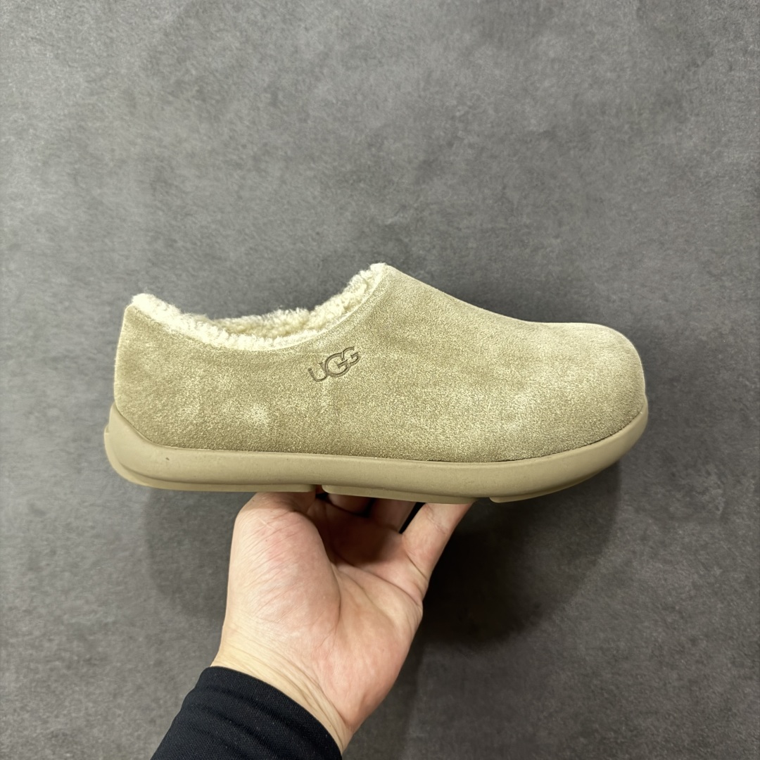 【SP顶级版】UGG Mini 6211 系列 秋冬羊毛一体雪地靴 原代工厂隆丰A级真羊毛皮一体完全遵循正平正品,精选A级羊皮毛一体材质,内里毛绒如云朵般包裹双脚,白带恒温属性一寒锁温抗冻,股季透气排湿,让双脚时刻处于干爽舒适的状态,轻量化设计搭配柔韧鞋底,每一步都似踩在软垫上,再加上贴合足型的弧度与足跟支撑,无论是居家休憩,外出通勤还是日常跑腿,全天行走也无负担。 从经典高筒靴到简约拖鞋,从基础中性色到潮流设计,既能与牛仔裤、卫衣打造随性日常,也能搭配裙子、男女同款更能轻松适配情侣穿搭。 优质羊皮毛天生耐磨损,搭配扎实工艺与防水科技加持,能抵御日常磨损与雨雪侵袭。一双穿数年仍能保持柔软质感💪🏻 尺码:35-40-选品中心