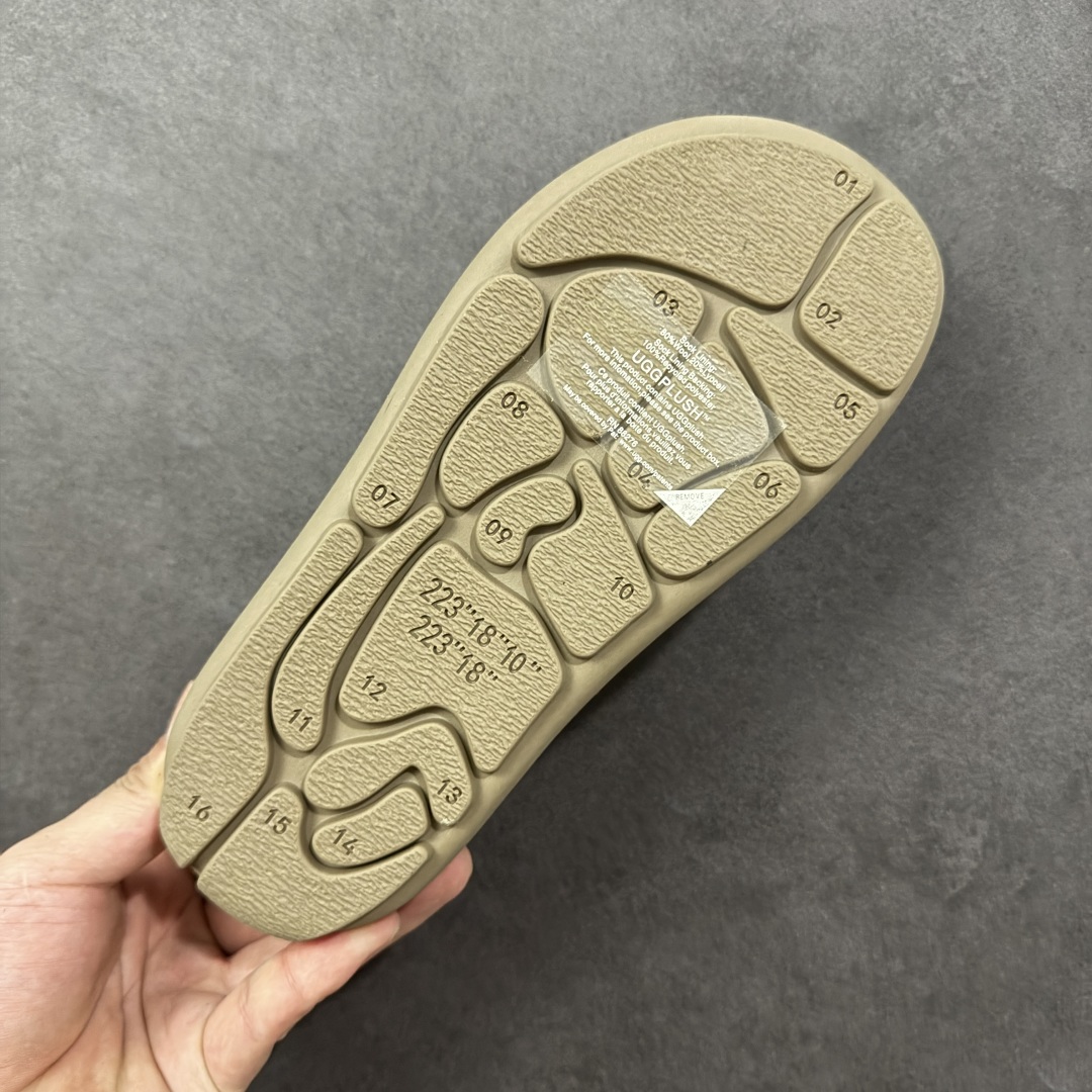 图片[9]-【SP顶级版】UGG Mini 6211 系列 秋冬羊毛一体雪地靴 原代工厂隆丰A级真羊毛皮一体完全遵循正平正品，精选A级羊皮毛一体材质，内里毛绒如云朵般包裹双脚，白带恒温属性一寒锁温抗冻，股季透气排湿，让双脚时刻处于干爽舒适的状态，轻量化设计搭配柔韧鞋底，每一步都似踩在软垫上，再加上贴合足型的弧度与足跟支撑，无论是居家休憩,外出通勤还是日常跑腿，全天行走也无负担。 从经典高筒靴到简约拖鞋，从基础中性色到潮流设计，既能与牛仔裤、卫衣打造随性日常，也能搭配裙子、男女同款更能轻松适配情侣穿搭。 优质羊皮毛天生耐磨损，搭配扎实工艺与防水科技加持，能抵御日常磨损与雨雪侵袭。一双穿数年仍能保持柔软质感💪🏻 尺码：35-40-选品中心