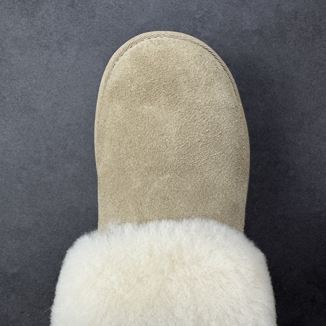 图片[8]-【SP顶级版】UGG Mini 1393 系列 秋冬羊毛一体雪地靴 原代工厂隆丰A级真羊毛皮一体完全遵循正平正品，精选A级羊皮毛一体材质，内里毛绒如云朵般包裹双脚，白带恒温属性一寒锁温抗冻，股季透气排湿，让双脚时刻处于干爽舒适的状态，轻量化设计搭配柔韧鞋底，每一步都似踩在软垫上，再加上贴合足型的弧度与足跟支撑，无论是居家休憩,外出通勤还是日常跑腿，全天行走也无负担。 从经典高筒靴到简约拖鞋，从基础中性色到潮流设计，既能与牛仔裤、卫衣打造随性日常，也能搭配裙子、男女同款更能轻松适配情侣穿搭。 优质羊皮毛天生耐磨损，搭配扎实工艺与防水科技加持，能抵御日常磨损与雨雪侵袭。一双穿数年仍能保持柔软质感💪🏻 尺码：35-40-选品中心