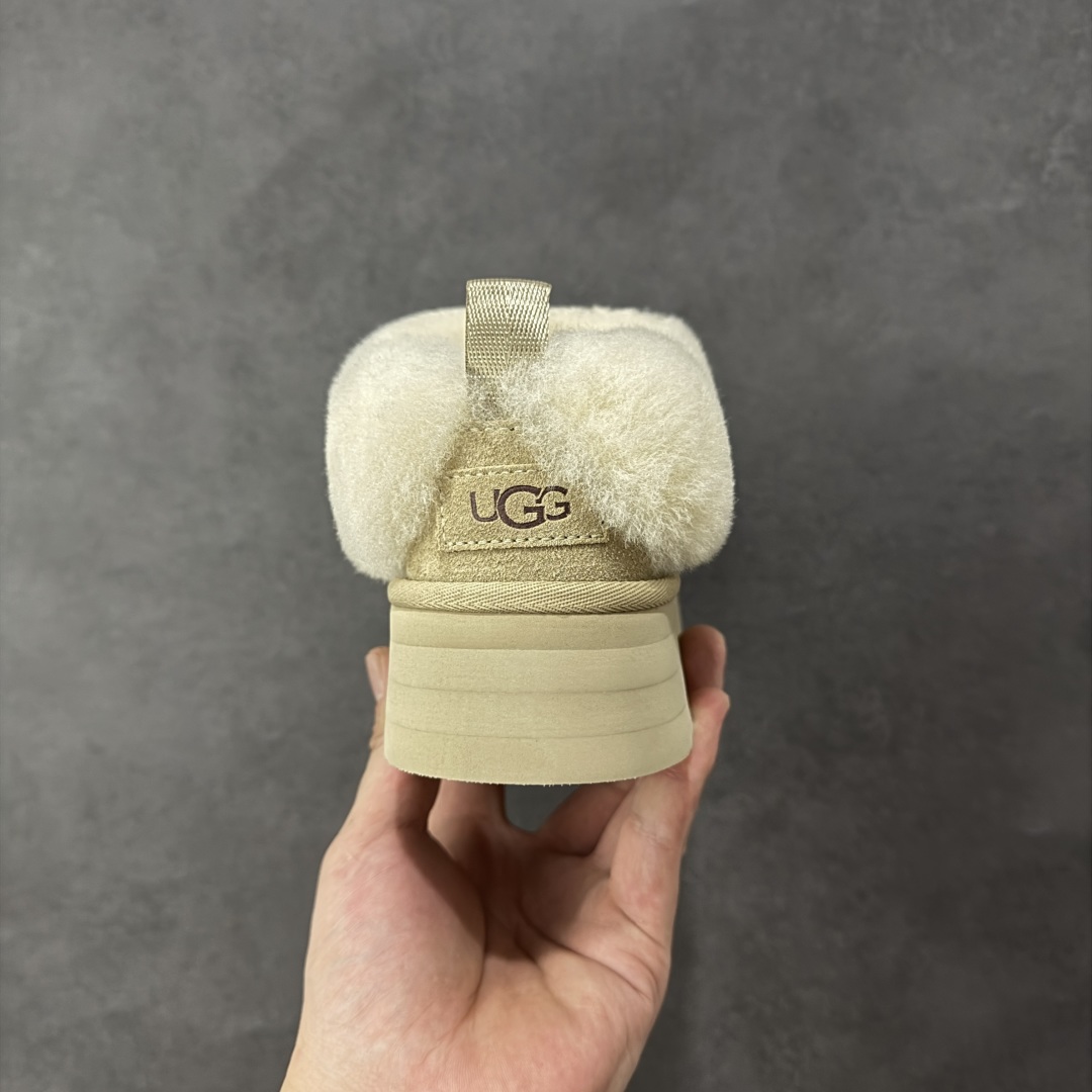 图片[4]-【SP顶级版】UGG Mini 1393 系列 秋冬羊毛一体雪地靴 原代工厂隆丰A级真羊毛皮一体完全遵循正平正品，精选A级羊皮毛一体材质，内里毛绒如云朵般包裹双脚，白带恒温属性一寒锁温抗冻，股季透气排湿，让双脚时刻处于干爽舒适的状态，轻量化设计搭配柔韧鞋底，每一步都似踩在软垫上，再加上贴合足型的弧度与足跟支撑，无论是居家休憩,外出通勤还是日常跑腿，全天行走也无负担。 从经典高筒靴到简约拖鞋，从基础中性色到潮流设计，既能与牛仔裤、卫衣打造随性日常，也能搭配裙子、男女同款更能轻松适配情侣穿搭。 优质羊皮毛天生耐磨损，搭配扎实工艺与防水科技加持，能抵御日常磨损与雨雪侵袭。一双穿数年仍能保持柔软质感💪🏻 尺码：35-40-选品中心