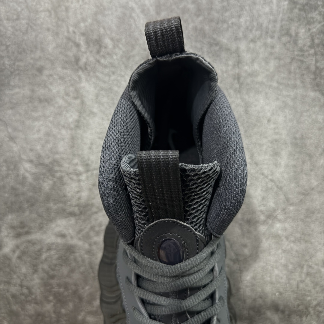 图片[8]-【莞产纯原】NK Air Foamposite One 市售最强品质 莞产顶级品质 碳纤维黑喷 2025 喷泡 HF2902-002 莞产原底面 公司渠道同模具 鞋型发泡360度无死角 双层Zoom气垫植入 中底完美注胶 搭载原厂碳纤维材质 诞生于1997年的NK Air Foamposite系列可以说是整个球鞋历史上最为经典的系列之一 也就是我们常说的“喷”和“泡” 其中“喷”由Foamposite One代言人Penny的英文音译而来 而“泡”则来源于另一款鞋型 Foamposite Pro中\”pro\”的音译 在诞生初期 由于高昂的造价以及超前的外形 Foamposite系列的反对者不在少数 甚至有人认为这款鞋会毁掉整个球鞋行业 但事实证明这双灵感来自于甲虫 自带“黑科技”鞋面以及双层Zoom+大块碳板的太空球鞋不仅受到了大众的接受与追捧 并且成功的影响了篮球鞋的发展 尺码：40 40.5 41 42 42.5 43 44 44.5 45 46 47.5-选品中心