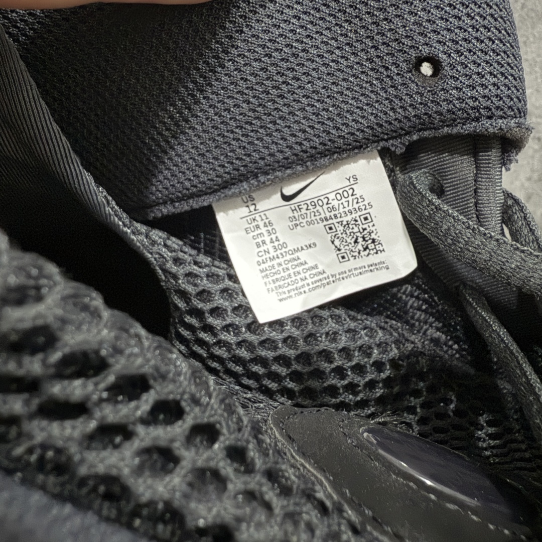图片[8]-【莞产纯原】NK Air Foamposite One 市售最强品质 莞产顶级品质 碳纤维黑喷 2025 喷泡 HF2902-002 莞产原底面 公司渠道同模具 鞋型发泡360度无死角 双层Zoom气垫植入 中底完美注胶 搭载原厂碳纤维材质 诞生于1997年的NK Air Foamposite系列可以说是整个球鞋历史上最为经典的系列之一 也就是我们常说的“喷”和“泡” 其中“喷”由Foamposite One代言人Penny的英文音译而来 而“泡”则来源于另一款鞋型 Foamposite Pro中\”pro\”的音译 在诞生初期 由于高昂的造价以及超前的外形 Foamposite系列的反对者不在少数 甚至有人认为这款鞋会毁掉整个球鞋行业 但事实证明这双灵感来自于甲虫 自带“黑科技”鞋面以及双层Zoom+大块碳板的太空球鞋不仅受到了大众的接受与追捧 并且成功的影响了篮球鞋的发展 尺码：40 40.5 41 42 42.5 43 44 44.5 45 46 47.5-选品中心