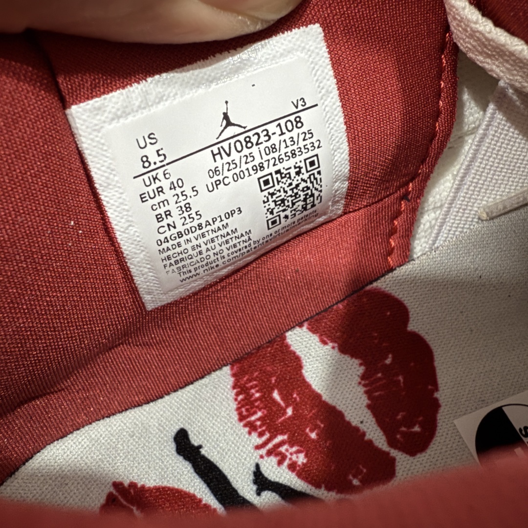 图片[8]-【原厂版】Air Jordan AJ4 白米红情人节 新晋AJ外贸大厂全新生产线出品 整体版型质感 用料细节都绝不含糊 同价位无敌 原鞋开发原楦原纸板同源开发 完美呈现乔4的版型 内侧正确双色网格77 还原细节 原厂皮料 正确气垫颜色 正确网格工艺 正确拉帮工艺 全鞋原装材料制作 原档案原模具打造 支持全方位与正品对比 尺码：40 40.5 41 42 42.5 43 44 44.5 45 46 47.5 48.5-选品中心