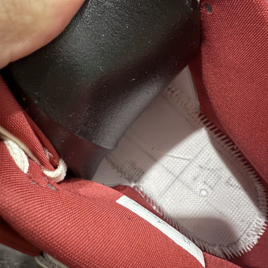 图片[9]-【原厂版】Air Jordan AJ4 白米红情人节 新晋AJ外贸大厂全新生产线出品 整体版型质感 用料细节都绝不含糊 同价位无敌 原鞋开发原楦原纸板同源开发 完美呈现乔4的版型 内侧正确双色网格77 还原细节 原厂皮料 正确气垫颜色 正确网格工艺 正确拉帮工艺 全鞋原装材料制作 原档案原模具打造 支持全方位与正品对比 尺码：40 40.5 41 42 42.5 43 44 44.5 45 46 47.5 48.5-选品中心