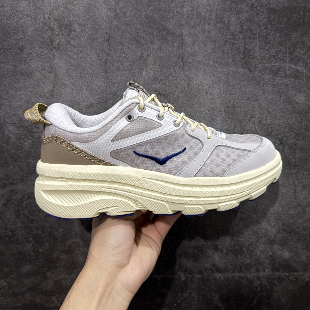 【公司级】HOKA ONE ONE Bondi B3 LS 运动舒适低帮跑步鞋 男女同款 高品质 原材料开发 邦代鞋头采用牛皮革材质 网面是MONO 纱材质 ,里面是蜂窝煤透气网眼定型。后跟设计采用皮革双缝线 ,HOKA经典的厚底设计。 鞋底采用EVA板材发泡 脚感舒适 减震耐磨透气跑步运动鞋 尺码 36 36.5 37.5 38 38.5 39 40 40.5 41 42 42.5 43 44 44.5 45 46 47-选品中心