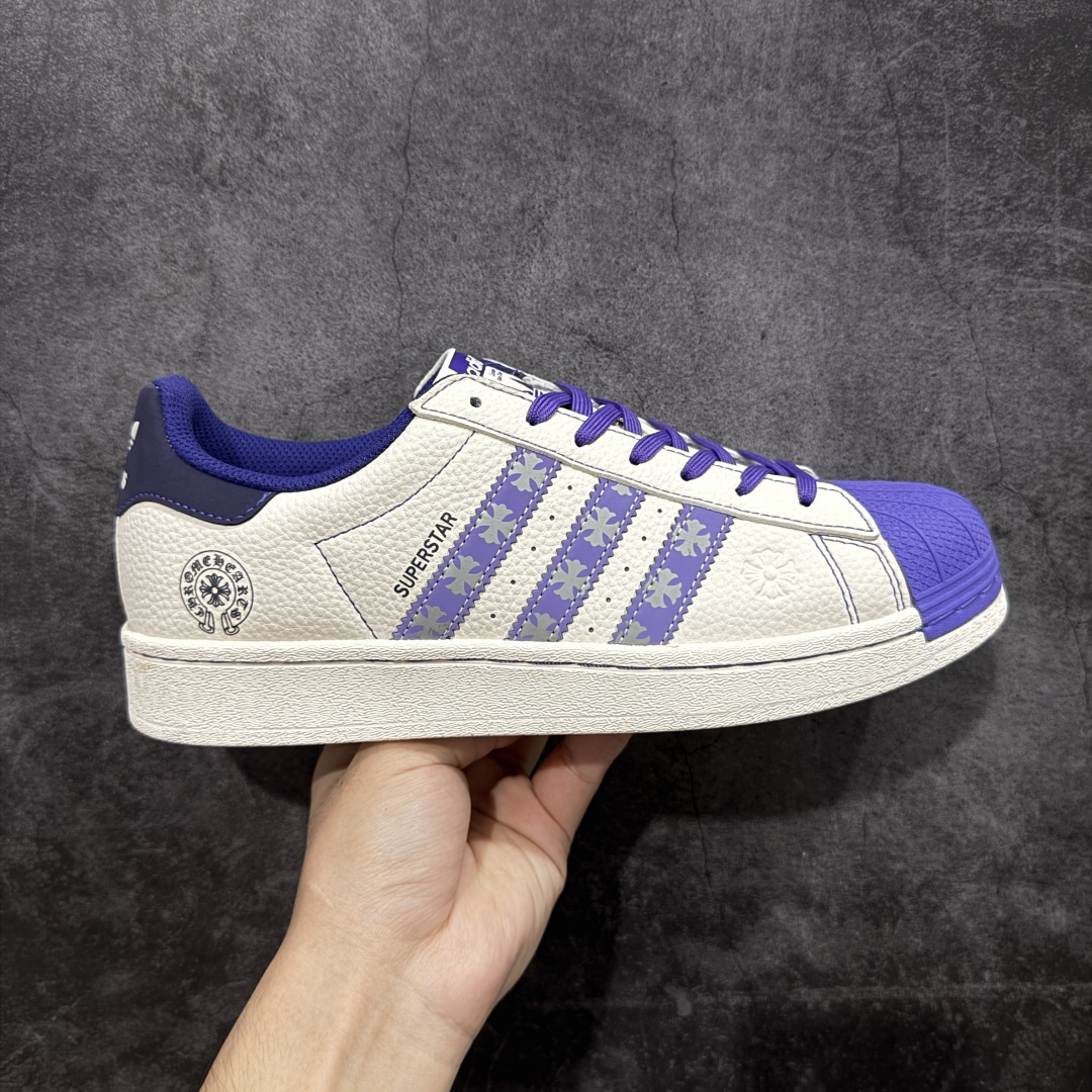 【定制版】Adidas Superstar “克罗心联名- 白紫克罗心印花”经典贝壳头造型,搭配米白与藏蓝的清爽配色 高端定制 低帮休闲板鞋 定制鞋盒 大厂纯原品质出货 超高清洁度 皮料切割干净无任何毛边 细节完美 货号:DS0021 尺码: 36 36.5 37.5 38 38.5 39 40 40.5 41 42 42.5 43 44 44.5 45-选品中心