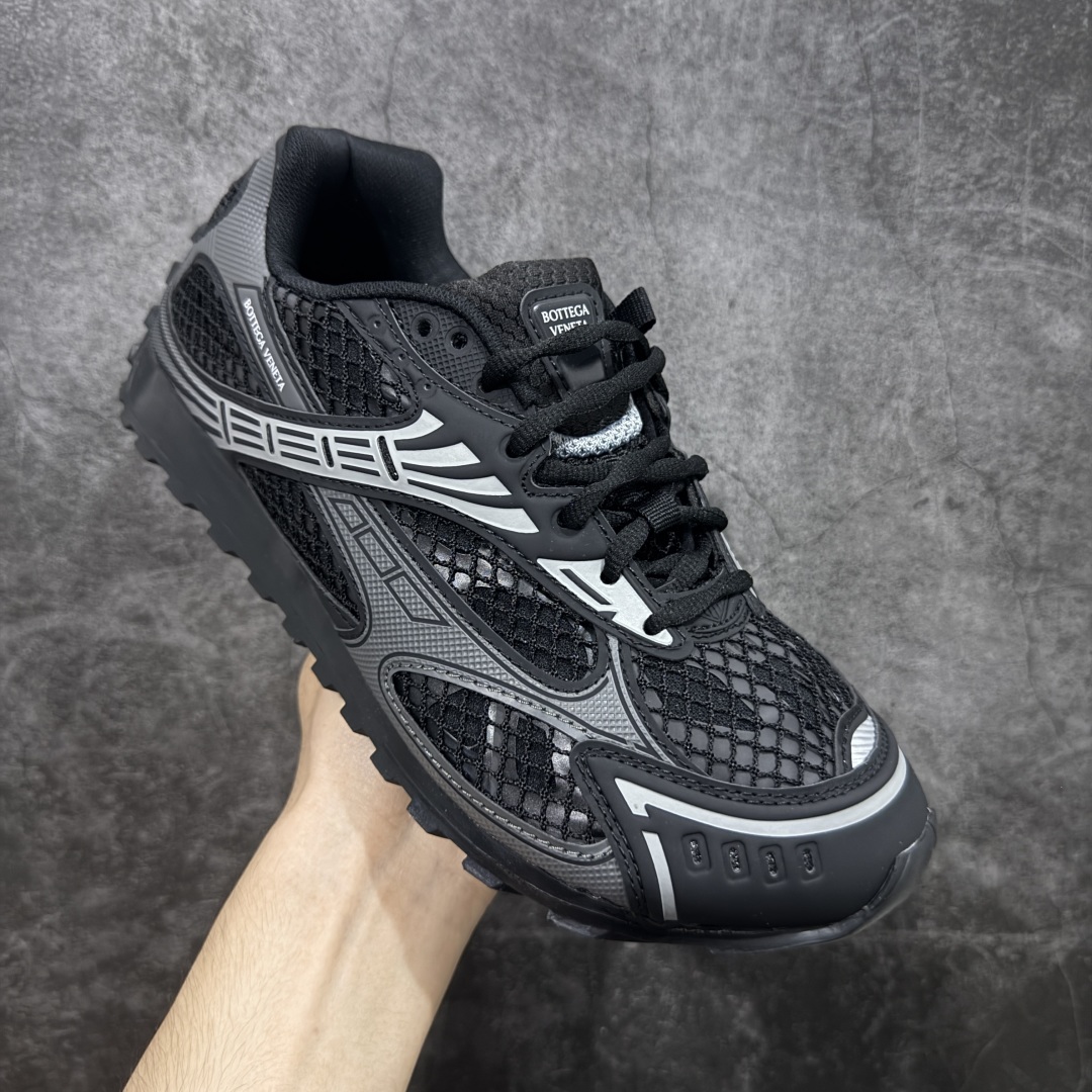 图片[3]-【纯原S版】BOTTEGA VENETA Orbit Runner BV葆蝶家时尚休闲王一博同款老爹鞋运动鞋 原版开发 一比一打造 相似度百分之99以上 市场一梯队级别品质 区别市场任何标文顶级品质版本 采用轻质科技网布面料 搭配几何图案设计橡胶外底 王炸系列 高版本 认准套包工艺 实际增高很多哦 还是一样显腿细非常nice 耐玩耐造 对标对版 套包鞋工艺 认准高版本 大底选用拼色TPU大底 配置原版包装 尺码：36 37 38 39 40 41 42 43 44 45 46 47-选品中心
