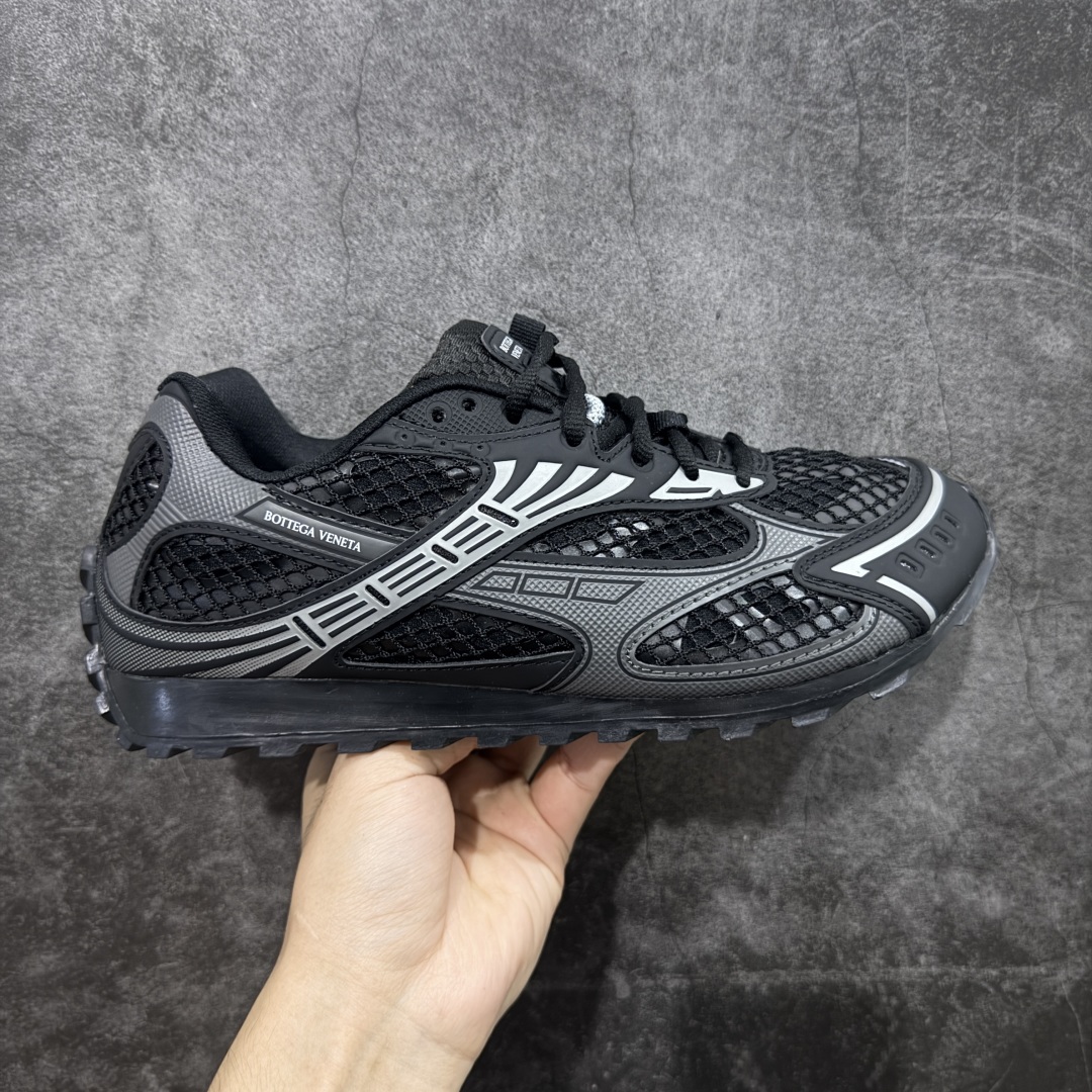 【纯原S版】BOTTEGA VENETA Orbit Runner BV葆蝶家时尚休闲王一博同款老爹鞋运动鞋 原版开发 一比一打造 相似度百分之99以上 市场一梯队级别品质 区别市场任何标文顶级品质版本 采用轻质科技网布面料 搭配几何图案设计橡胶外底 王炸系列 高版本 认准套包工艺 实际增高很多哦 还是一样显腿细非常nice 耐玩耐造 对标对版 套包鞋工艺 认准高版本 大底选用拼色TPU大底 配置原版包装 尺码:36 37 38 39 40 41 42 43 44 45 46 47-选品中心