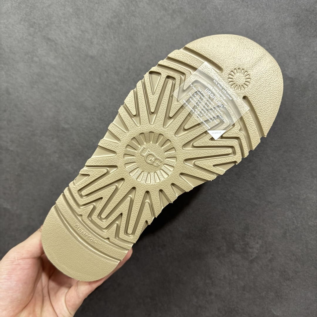 图片[9]-【SP顶级版】UGG TAZZ 低帮厚底秋冬羊毛一体雪地靴 W/1122553 原代工厂隆丰A级真羊毛皮一体完全遵循正平正品，精选A级羊皮毛一体材质，内里毛绒如云朵般包裹双脚，白带恒温属性一寒锁温抗冻，股季透气排湿，让双脚时刻处于干爽舒适的状态，轻量化设计搭配柔韧鞋底，每一步都似踩在软垫上，再加上贴合足型的弧度与足跟支撑，无论是居家休憩,外出通勤还是日常跑腿，全天行走也无负担。 从经典高筒靴到简约拖鞋，从基础中性色到潮流设计，既能与牛仔裤、卫衣打造随性日常，也能搭配裙子、男女同款更能轻松适配情侣穿搭。 优质羊皮毛天生耐磨损，搭配扎实工艺与防水科技加持，能抵御日常磨损与雨雪侵袭。一双穿数年仍能保持柔软质感💪🏻 尺码：35-41-选品中心