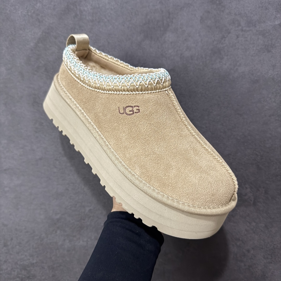 图片[3]-【SP顶级版】UGG TAZZ 低帮厚底秋冬羊毛一体雪地靴 W/1122553 原代工厂隆丰A级真羊毛皮一体完全遵循正平正品，精选A级羊皮毛一体材质，内里毛绒如云朵般包裹双脚，白带恒温属性一寒锁温抗冻，股季透气排湿，让双脚时刻处于干爽舒适的状态，轻量化设计搭配柔韧鞋底，每一步都似踩在软垫上，再加上贴合足型的弧度与足跟支撑，无论是居家休憩,外出通勤还是日常跑腿，全天行走也无负担。 从经典高筒靴到简约拖鞋，从基础中性色到潮流设计，既能与牛仔裤、卫衣打造随性日常，也能搭配裙子、男女同款更能轻松适配情侣穿搭。 优质羊皮毛天生耐磨损，搭配扎实工艺与防水科技加持，能抵御日常磨损与雨雪侵袭。一双穿数年仍能保持柔软质感💪🏻 尺码：35-41-选品中心