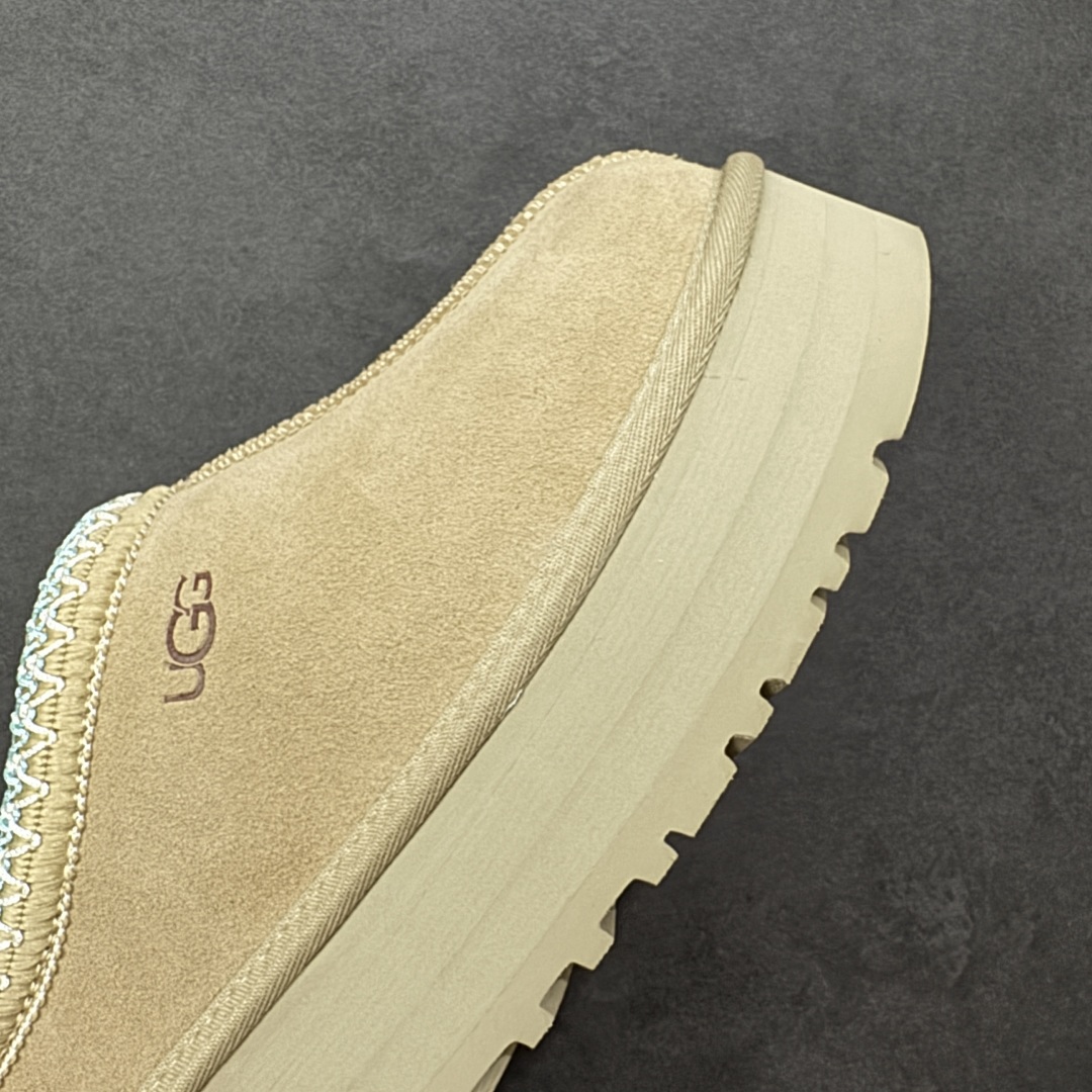 图片[5]-【SP顶级版】UGG TAZZ 低帮厚底秋冬羊毛一体雪地靴 W/1122553 原代工厂隆丰A级真羊毛皮一体完全遵循正平正品，精选A级羊皮毛一体材质，内里毛绒如云朵般包裹双脚，白带恒温属性一寒锁温抗冻，股季透气排湿，让双脚时刻处于干爽舒适的状态，轻量化设计搭配柔韧鞋底，每一步都似踩在软垫上，再加上贴合足型的弧度与足跟支撑，无论是居家休憩,外出通勤还是日常跑腿，全天行走也无负担。 从经典高筒靴到简约拖鞋，从基础中性色到潮流设计，既能与牛仔裤、卫衣打造随性日常，也能搭配裙子、男女同款更能轻松适配情侣穿搭。 优质羊皮毛天生耐磨损，搭配扎实工艺与防水科技加持，能抵御日常磨损与雨雪侵袭。一双穿数年仍能保持柔软质感💪🏻 尺码：35-41-选品中心
