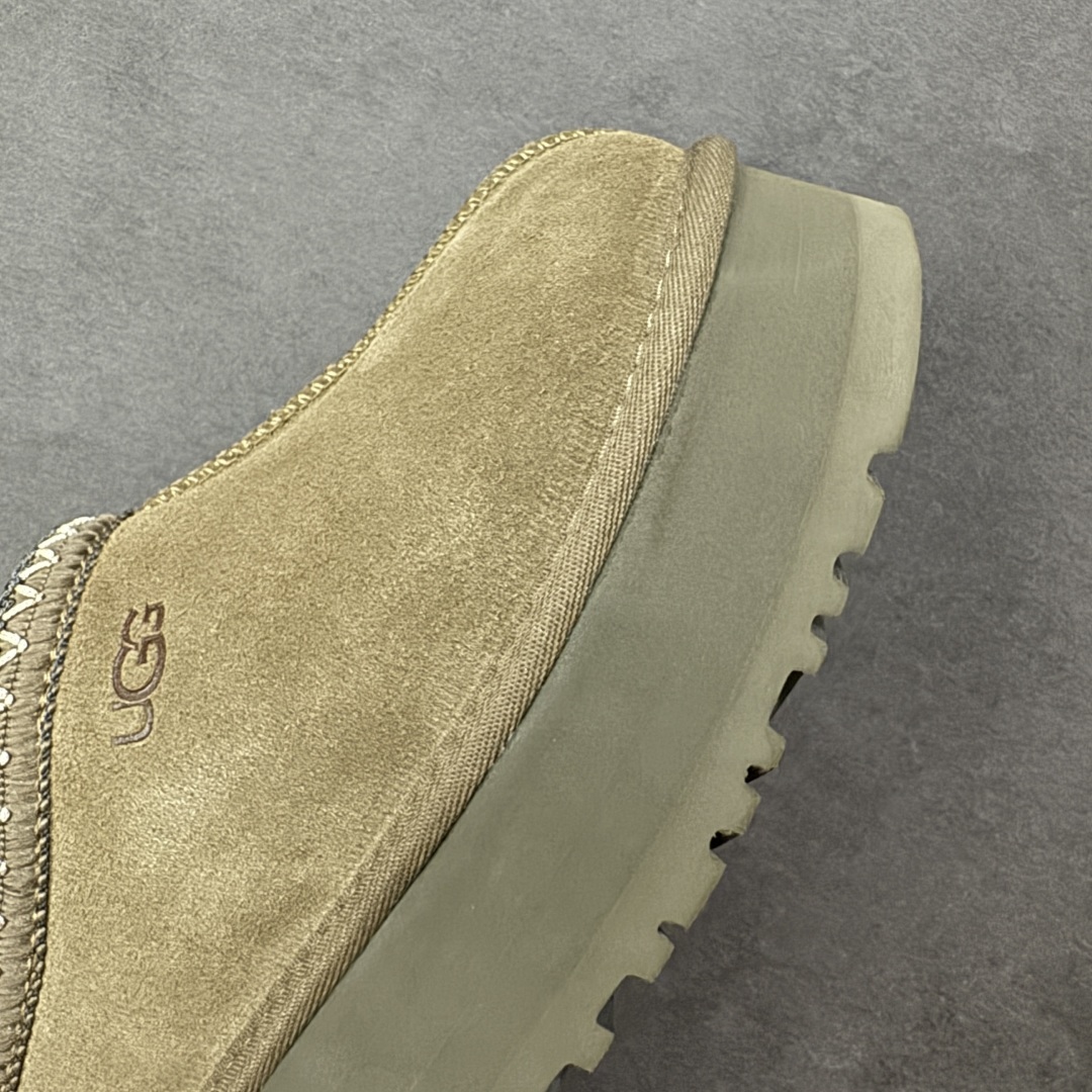 图片[5]-【SP顶级版】UGG TAZZ 低帮厚底秋冬羊毛一体雪地靴 W/1122553 原代工厂隆丰A级真羊毛皮一体完全遵循正平正品，精选A级羊皮毛一体材质，内里毛绒如云朵般包裹双脚，白带恒温属性一寒锁温抗冻，股季透气排湿，让双脚时刻处于干爽舒适的状态，轻量化设计搭配柔韧鞋底，每一步都似踩在软垫上，再加上贴合足型的弧度与足跟支撑，无论是居家休憩,外出通勤还是日常跑腿，全天行走也无负担。 从经典高筒靴到简约拖鞋，从基础中性色到潮流设计，既能与牛仔裤、卫衣打造随性日常，也能搭配裙子、男女同款更能轻松适配情侣穿搭。 优质羊皮毛天生耐磨损，搭配扎实工艺与防水科技加持，能抵御日常磨损与雨雪侵袭。一双穿数年仍能保持柔软质感💪🏻 尺码：35-41-选品中心