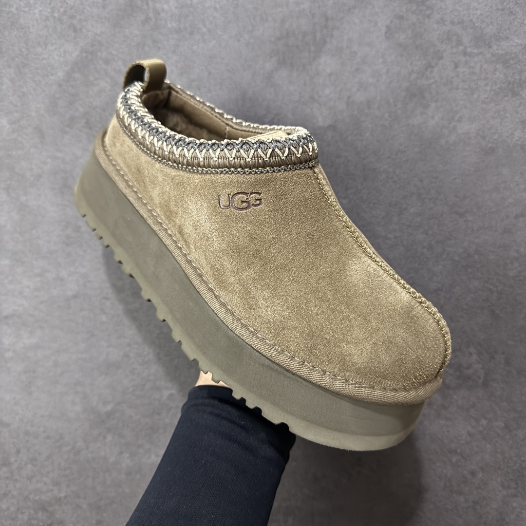 图片[3]-【SP顶级版】UGG TAZZ 低帮厚底秋冬羊毛一体雪地靴 W/1122553 原代工厂隆丰A级真羊毛皮一体完全遵循正平正品，精选A级羊皮毛一体材质，内里毛绒如云朵般包裹双脚，白带恒温属性一寒锁温抗冻，股季透气排湿，让双脚时刻处于干爽舒适的状态，轻量化设计搭配柔韧鞋底，每一步都似踩在软垫上，再加上贴合足型的弧度与足跟支撑，无论是居家休憩,外出通勤还是日常跑腿，全天行走也无负担。 从经典高筒靴到简约拖鞋，从基础中性色到潮流设计，既能与牛仔裤、卫衣打造随性日常，也能搭配裙子、男女同款更能轻松适配情侣穿搭。 优质羊皮毛天生耐磨损，搭配扎实工艺与防水科技加持，能抵御日常磨损与雨雪侵袭。一双穿数年仍能保持柔软质感💪🏻 尺码：35-41-选品中心