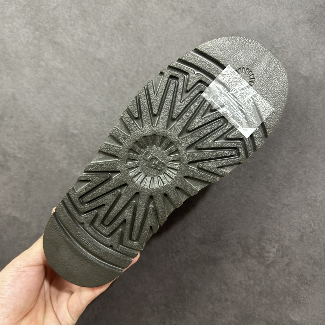 图片[9]-【SP顶级版】UGG TAZZ 低帮厚底秋冬羊毛一体雪地靴 W/1122553 原代工厂隆丰A级真羊毛皮一体完全遵循正平正品，精选A级羊皮毛一体材质，内里毛绒如云朵般包裹双脚，白带恒温属性一寒锁温抗冻，股季透气排湿，让双脚时刻处于干爽舒适的状态，轻量化设计搭配柔韧鞋底，每一步都似踩在软垫上，再加上贴合足型的弧度与足跟支撑，无论是居家休憩,外出通勤还是日常跑腿，全天行走也无负担。 从经典高筒靴到简约拖鞋，从基础中性色到潮流设计，既能与牛仔裤、卫衣打造随性日常，也能搭配裙子、男女同款更能轻松适配情侣穿搭。 优质羊皮毛天生耐磨损，搭配扎实工艺与防水科技加持，能抵御日常磨损与雨雪侵袭。一双穿数年仍能保持柔软质感💪🏻 尺码：35-41-选品中心