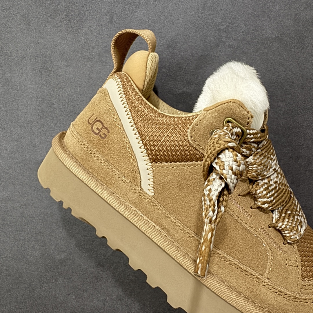 图片[6]-【SP顶级版】UGG MINI 秋冬羊毛一体雪地靴 W/1144032 原代工厂隆丰A级真羊毛皮一体完全遵循正平正品，精选A级羊皮毛一体材质，内里毛绒如云朵般包裹双脚，白带恒温属性一寒锁温抗冻，股季透气排湿，让双脚时刻处于干爽舒适的状态，轻量化设计搭配柔韧鞋底，每一步都似踩在软垫上，再加上贴合足型的弧度与足跟支撑，无论是居家休憩,外出通勤还是日常跑腿，全天行走也无负担。 从经典高筒靴到简约拖鞋，从基础中性色到潮流设计，既能与牛仔裤、卫衣打造随性日常，也能搭配裙子、男女同款更能轻松适配情侣穿搭。 优质羊皮毛天生耐磨损，搭配扎实工艺与防水科技加持，能抵御日常磨损与雨雪侵袭。一双穿数年仍能保持柔软质感💪🏻 尺码：35-40-选品中心