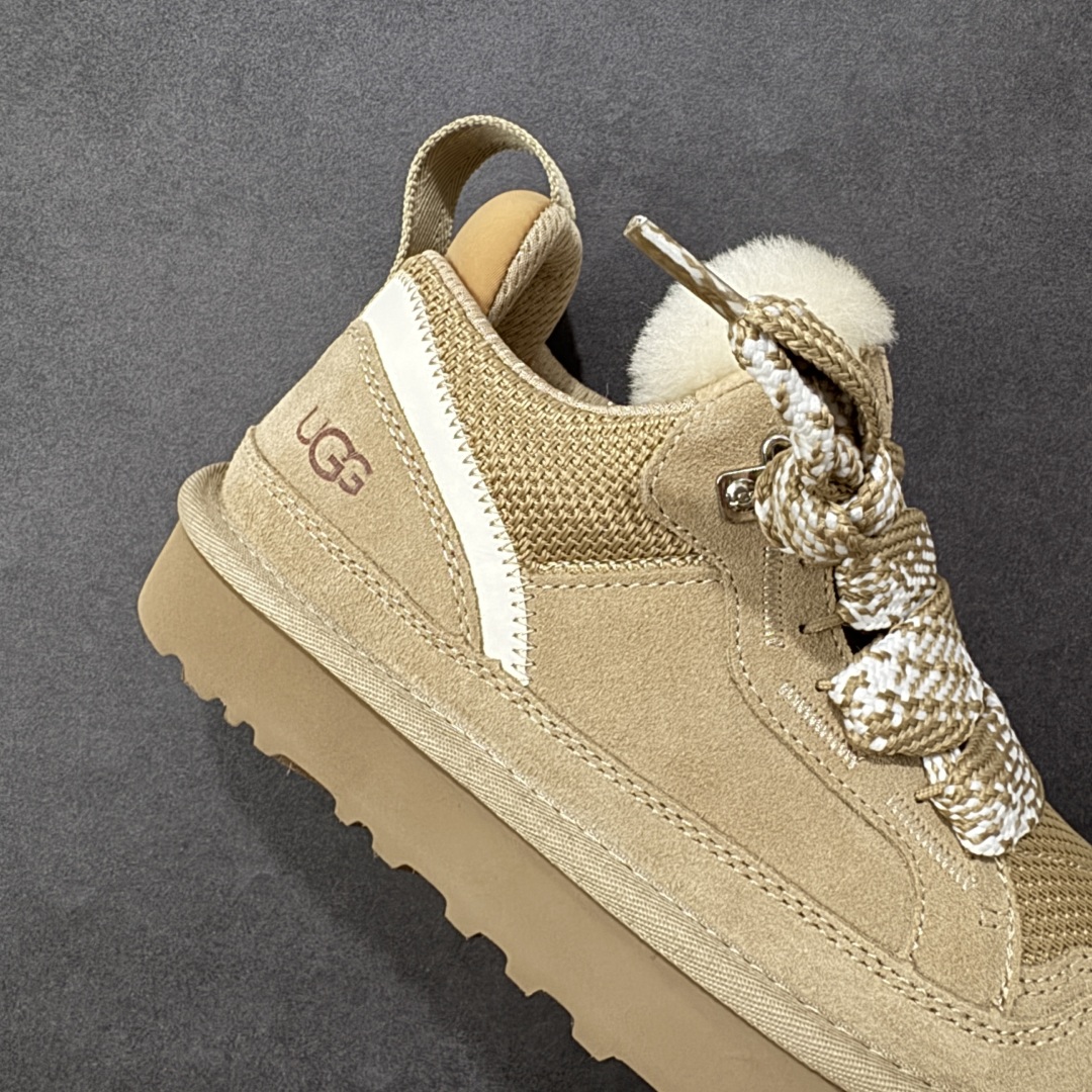 图片[6]-【SP顶级版】UGG MINI 秋冬羊毛一体雪地靴 W/1144032 原代工厂隆丰A级真羊毛皮一体完全遵循正平正品，精选A级羊皮毛一体材质，内里毛绒如云朵般包裹双脚，白带恒温属性一寒锁温抗冻，股季透气排湿，让双脚时刻处于干爽舒适的状态，轻量化设计搭配柔韧鞋底，每一步都似踩在软垫上，再加上贴合足型的弧度与足跟支撑，无论是居家休憩,外出通勤还是日常跑腿，全天行走也无负担。 从经典高筒靴到简约拖鞋，从基础中性色到潮流设计，既能与牛仔裤、卫衣打造随性日常，也能搭配裙子、男女同款更能轻松适配情侣穿搭。 优质羊皮毛天生耐磨损，搭配扎实工艺与防水科技加持，能抵御日常磨损与雨雪侵袭。一双穿数年仍能保持柔软质感💪🏻 尺码：35-40-选品中心