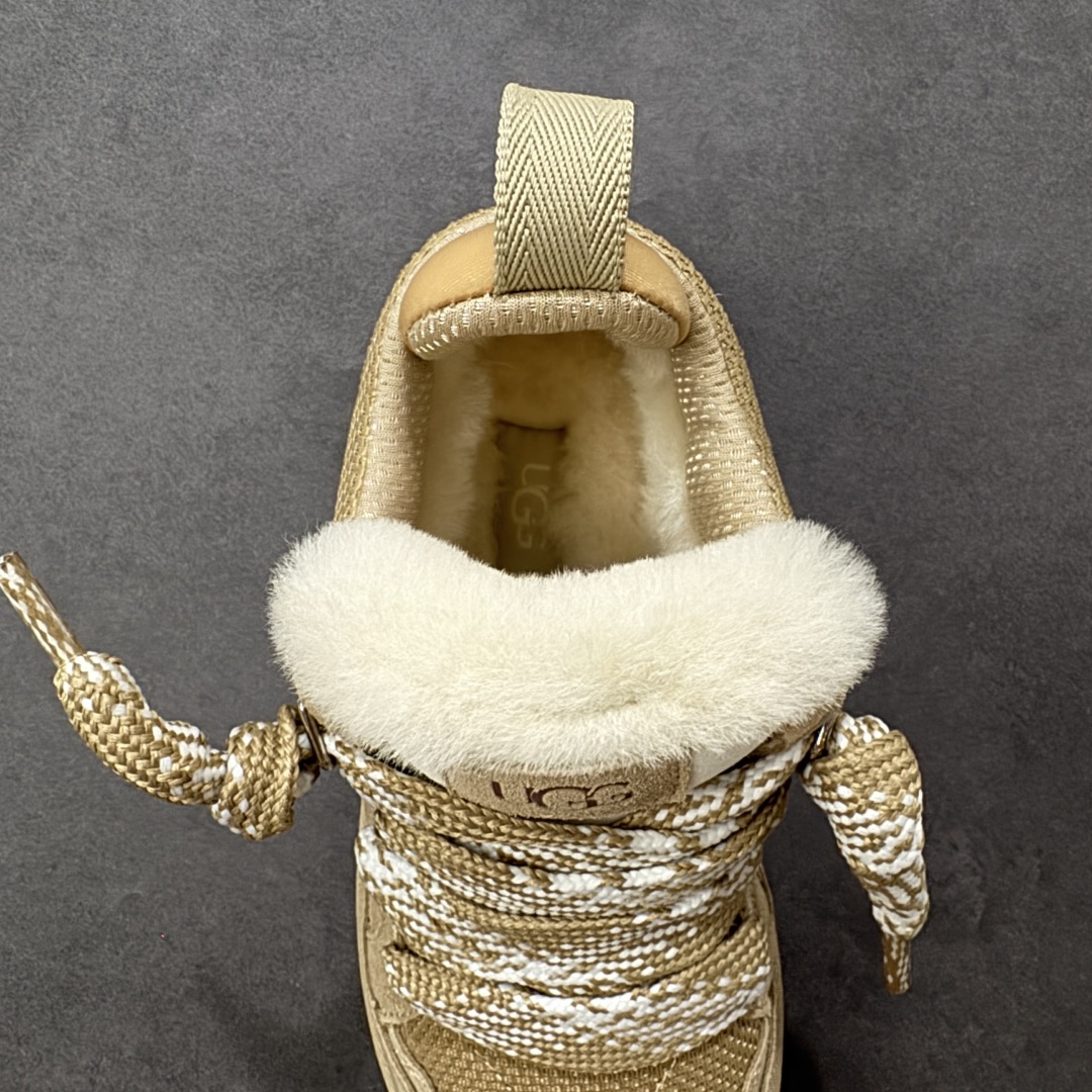 图片[7]-【SP顶级版】UGG MINI 秋冬羊毛一体雪地靴 W/1144032 原代工厂隆丰A级真羊毛皮一体完全遵循正平正品，精选A级羊皮毛一体材质，内里毛绒如云朵般包裹双脚，白带恒温属性一寒锁温抗冻，股季透气排湿，让双脚时刻处于干爽舒适的状态，轻量化设计搭配柔韧鞋底，每一步都似踩在软垫上，再加上贴合足型的弧度与足跟支撑，无论是居家休憩,外出通勤还是日常跑腿，全天行走也无负担。 从经典高筒靴到简约拖鞋，从基础中性色到潮流设计，既能与牛仔裤、卫衣打造随性日常，也能搭配裙子、男女同款更能轻松适配情侣穿搭。 优质羊皮毛天生耐磨损，搭配扎实工艺与防水科技加持，能抵御日常磨损与雨雪侵袭。一双穿数年仍能保持柔软质感💪🏻 尺码：35-40-选品中心