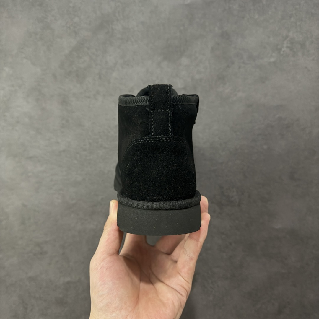 图片[4]-【SP顶级版】UGG TASMAN 秋冬羊毛一体雪地靴 W/1163095 原代工厂隆丰A级真羊毛皮一体完全遵循正平正品，精选A级羊皮毛一体材质，内里毛绒如云朵般包裹双脚，白带恒温属性一寒锁温抗冻，股季透气排湿，让双脚时刻处于干爽舒适的状态，轻量化设计搭配柔韧鞋底，每一步都似踩在软垫上，再加上贴合足型的弧度与足跟支撑，无论是居家休憩,外出通勤还是日常跑腿，全天行走也无负担。 从经典高筒靴到简约拖鞋，从基础中性色到潮流设计，既能与牛仔裤、卫衣打造随性日常，也能搭配裙子、男女同款更能轻松适配情侣穿搭。 优质羊皮毛天生耐磨损，搭配扎实工艺与防水科技加持，能抵御日常磨损与雨雪侵袭。一双穿数年仍能保持柔软质感💪🏻 尺码：39-45-选品中心