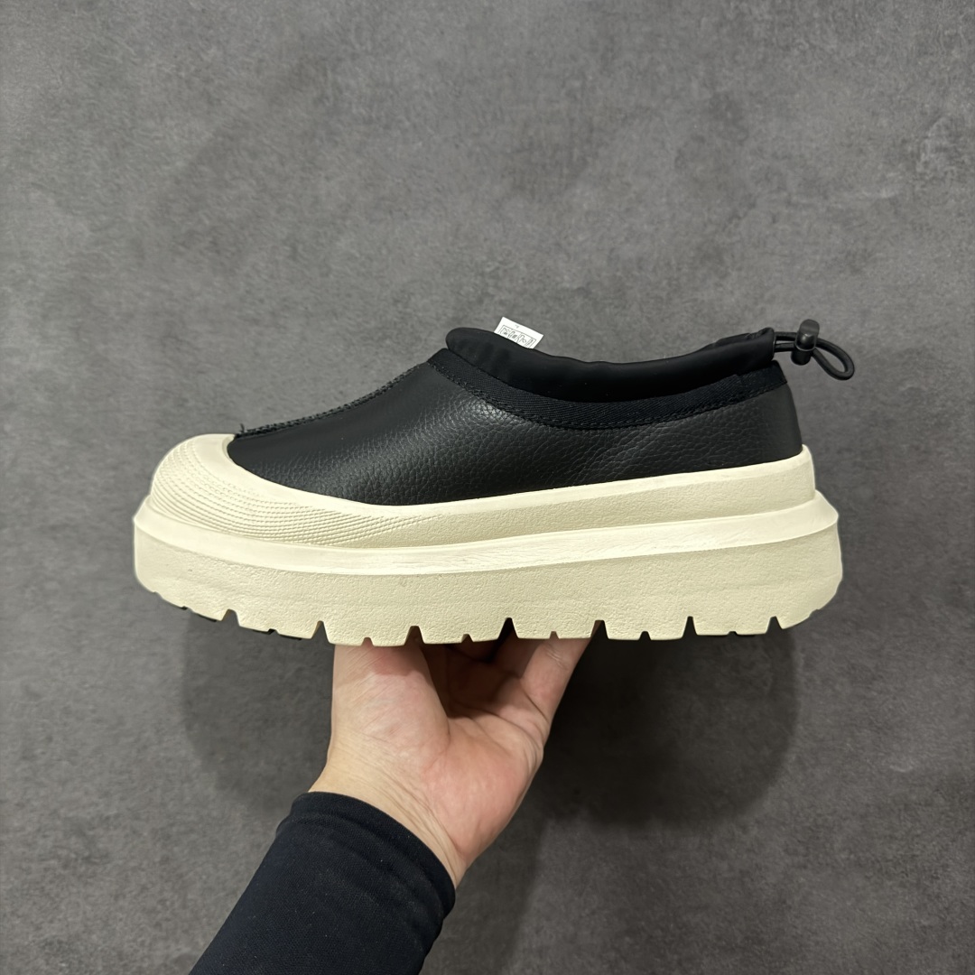 图片[2]-【SP顶级版】UGG MINI 2 秋冬羊毛一体雪地靴 W/1158351 原代工厂隆丰A级真羊毛皮一体完全遵循正平正品，精选A级羊皮毛一体材质，内里毛绒如云朵般包裹双脚，白带恒温属性一寒锁温抗冻，股季透气排湿，让双脚时刻处于干爽舒适的状态，轻量化设计搭配柔韧鞋底，每一步都似踩在软垫上，再加上贴合足型的弧度与足跟支撑，无论是居家休憩,外出通勤还是日常跑腿，全天行走也无负担。 从经典高筒靴到简约拖鞋，从基础中性色到潮流设计，既能与牛仔裤、卫衣打造随性日常，也能搭配裙子、男女同款更能轻松适配情侣穿搭。 优质羊皮毛天生耐磨损，搭配扎实工艺与防水科技加持，能抵御日常磨损与雨雪侵袭。一双穿数年仍能保持柔软质感💪🏻 尺码：35-45-选品中心