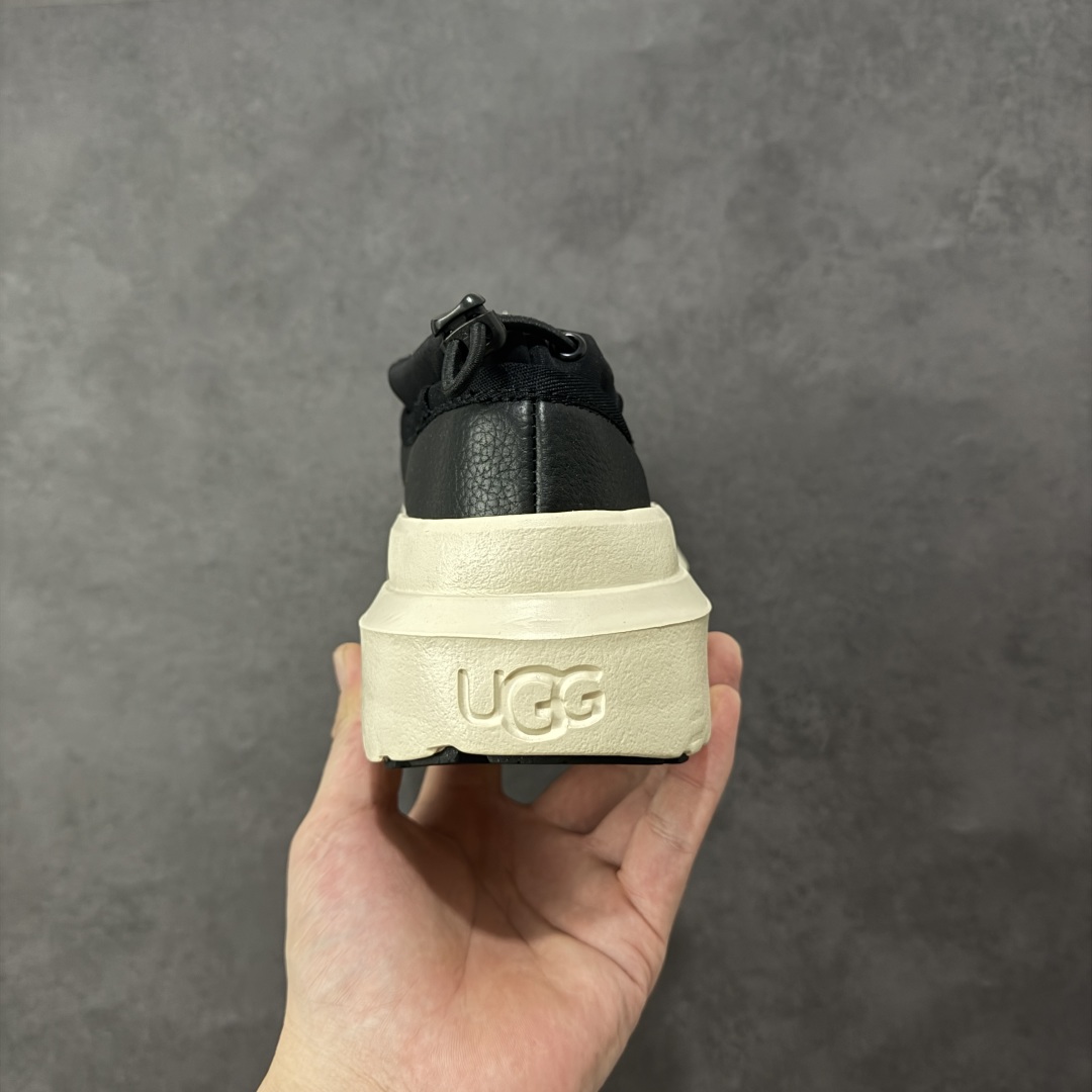 图片[4]-【SP顶级版】UGG MINI 2 秋冬羊毛一体雪地靴 W/1158351 原代工厂隆丰A级真羊毛皮一体完全遵循正平正品，精选A级羊皮毛一体材质，内里毛绒如云朵般包裹双脚，白带恒温属性一寒锁温抗冻，股季透气排湿，让双脚时刻处于干爽舒适的状态，轻量化设计搭配柔韧鞋底，每一步都似踩在软垫上，再加上贴合足型的弧度与足跟支撑，无论是居家休憩,外出通勤还是日常跑腿，全天行走也无负担。 从经典高筒靴到简约拖鞋，从基础中性色到潮流设计，既能与牛仔裤、卫衣打造随性日常，也能搭配裙子、男女同款更能轻松适配情侣穿搭。 优质羊皮毛天生耐磨损，搭配扎实工艺与防水科技加持，能抵御日常磨损与雨雪侵袭。一双穿数年仍能保持柔软质感💪🏻 尺码：35-45-选品中心