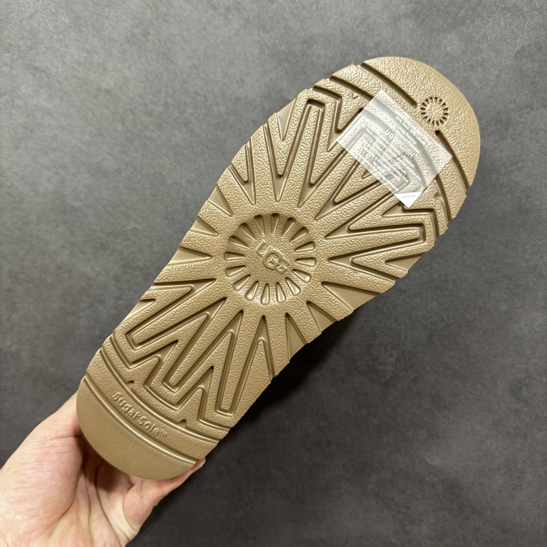 图片[9]-【SP顶级版】UGG TASMAN 秋冬羊毛一体雪地靴 W/1163095 原代工厂隆丰A级真羊毛皮一体完全遵循正平正品，精选A级羊皮毛一体材质，内里毛绒如云朵般包裹双脚，白带恒温属性一寒锁温抗冻，股季透气排湿，让双脚时刻处于干爽舒适的状态，轻量化设计搭配柔韧鞋底，每一步都似踩在软垫上，再加上贴合足型的弧度与足跟支撑，无论是居家休憩,外出通勤还是日常跑腿，全天行走也无负担。 从经典高筒靴到简约拖鞋，从基础中性色到潮流设计，既能与牛仔裤、卫衣打造随性日常，也能搭配裙子、男女同款更能轻松适配情侣穿搭。 优质羊皮毛天生耐磨损，搭配扎实工艺与防水科技加持，能抵御日常磨损与雨雪侵袭。一双穿数年仍能保持柔软质感💪🏻 尺码：39-45-选品中心