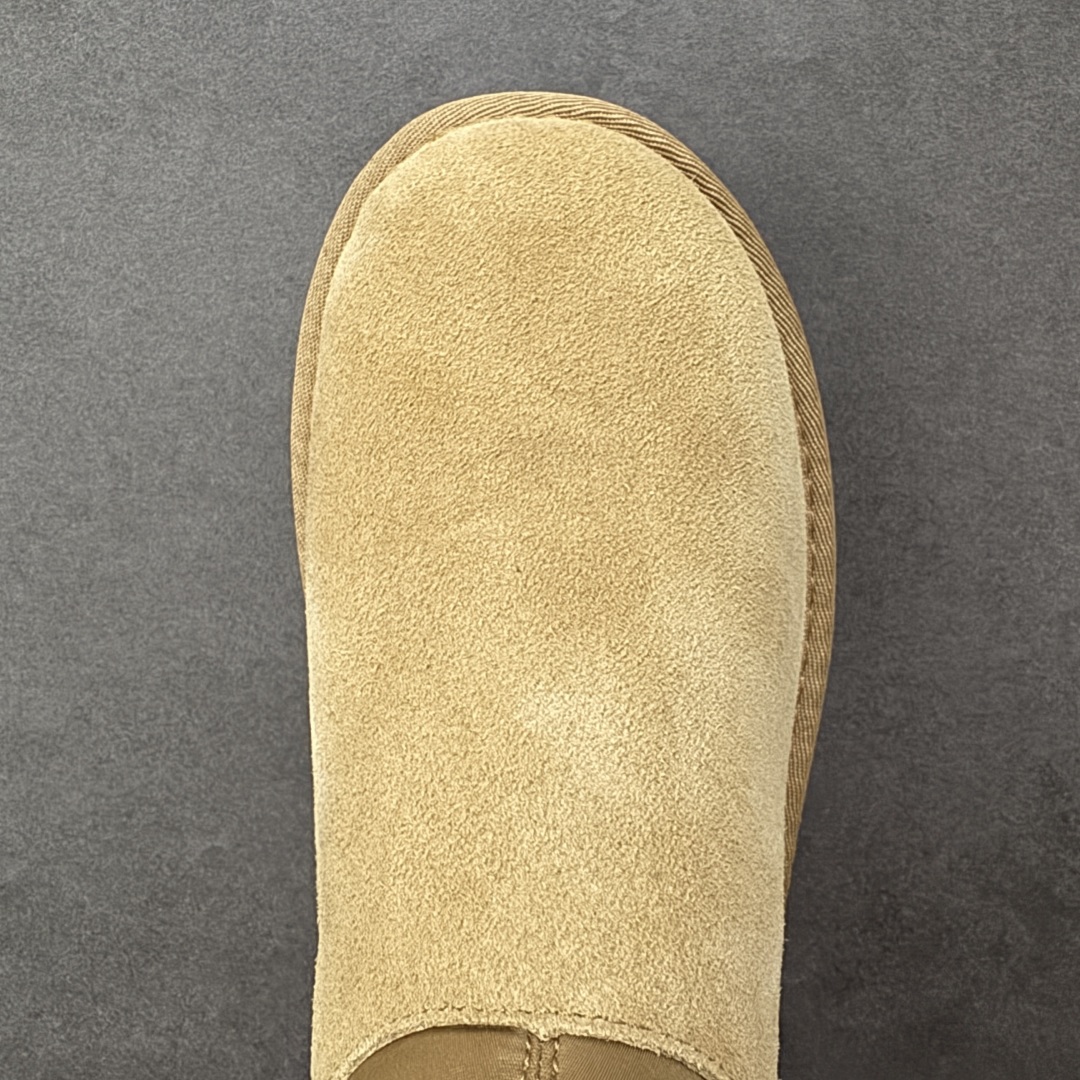 图片[8]-【SP顶级版】UGG ULTRA MINI 秋冬羊毛一体雪地靴 W/1168170 原代工厂隆丰A级真羊毛皮一体完全遵循正平正品，精选A级羊皮毛一体材质，内里毛绒如云朵般包裹双脚，白带恒温属性一寒锁温抗冻，股季透气排湿，让双脚时刻处于干爽舒适的状态，轻量化设计搭配柔韧鞋底，每一步都似踩在软垫上，再加上贴合足型的弧度与足跟支撑，无论是居家休憩,外出通勤还是日常跑腿，全天行走也无负担。 从经典高筒靴到简约拖鞋，从基础中性色到潮流设计，既能与牛仔裤、卫衣打造随性日常，也能搭配裙子、男女同款更能轻松适配情侣穿搭。 优质羊皮毛天生耐磨损，搭配扎实工艺与防水科技加持，能抵御日常磨损与雨雪侵袭。一双穿数年仍能保持柔软质感💪🏻 尺码：39-45-选品中心