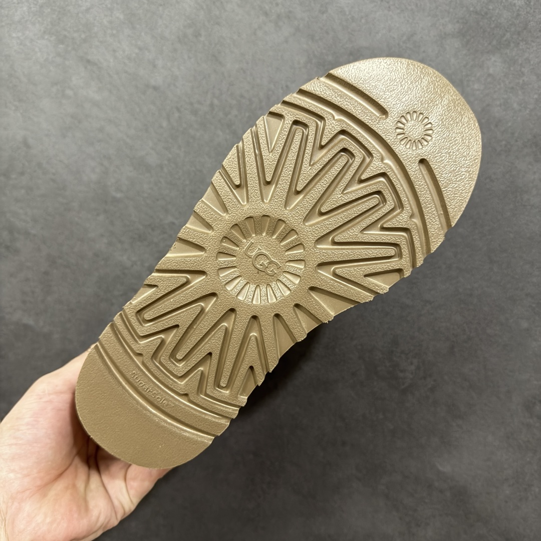 图片[9]-【SP顶级版】UGG ULTRA MINI 秋冬羊毛一体雪地靴 W/1168170 原代工厂隆丰A级真羊毛皮一体完全遵循正平正品，精选A级羊皮毛一体材质，内里毛绒如云朵般包裹双脚，白带恒温属性一寒锁温抗冻，股季透气排湿，让双脚时刻处于干爽舒适的状态，轻量化设计搭配柔韧鞋底，每一步都似踩在软垫上，再加上贴合足型的弧度与足跟支撑，无论是居家休憩,外出通勤还是日常跑腿，全天行走也无负担。 从经典高筒靴到简约拖鞋，从基础中性色到潮流设计，既能与牛仔裤、卫衣打造随性日常，也能搭配裙子、男女同款更能轻松适配情侣穿搭。 优质羊皮毛天生耐磨损，搭配扎实工艺与防水科技加持，能抵御日常磨损与雨雪侵袭。一双穿数年仍能保持柔软质感💪🏻 尺码：39-45-选品中心