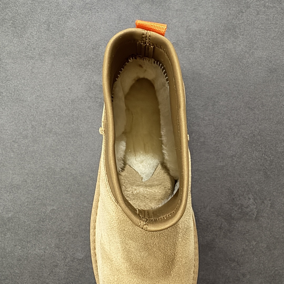 图片[7]-【SP顶级版】UGG ULTRA MINI 秋冬羊毛一体雪地靴 W/1168170 原代工厂隆丰A级真羊毛皮一体完全遵循正平正品，精选A级羊皮毛一体材质，内里毛绒如云朵般包裹双脚，白带恒温属性一寒锁温抗冻，股季透气排湿，让双脚时刻处于干爽舒适的状态，轻量化设计搭配柔韧鞋底，每一步都似踩在软垫上，再加上贴合足型的弧度与足跟支撑，无论是居家休憩,外出通勤还是日常跑腿，全天行走也无负担。 从经典高筒靴到简约拖鞋，从基础中性色到潮流设计，既能与牛仔裤、卫衣打造随性日常，也能搭配裙子、男女同款更能轻松适配情侣穿搭。 优质羊皮毛天生耐磨损，搭配扎实工艺与防水科技加持，能抵御日常磨损与雨雪侵袭。一双穿数年仍能保持柔软质感💪🏻 尺码：39-45-选品中心