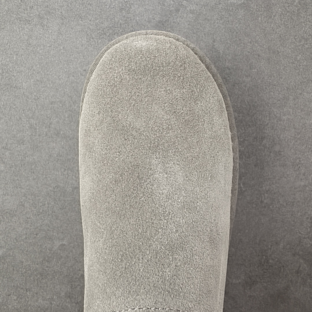 图片[8]-【SP顶级版】UGG ULTRA MINI 秋冬羊毛一体雪地靴 W/1168170 原代工厂隆丰A级真羊毛皮一体完全遵循正平正品，精选A级羊皮毛一体材质，内里毛绒如云朵般包裹双脚，白带恒温属性一寒锁温抗冻，股季透气排湿，让双脚时刻处于干爽舒适的状态，轻量化设计搭配柔韧鞋底，每一步都似踩在软垫上，再加上贴合足型的弧度与足跟支撑，无论是居家休憩,外出通勤还是日常跑腿，全天行走也无负担。 从经典高筒靴到简约拖鞋，从基础中性色到潮流设计，既能与牛仔裤、卫衣打造随性日常，也能搭配裙子、男女同款更能轻松适配情侣穿搭。 优质羊皮毛天生耐磨损，搭配扎实工艺与防水科技加持，能抵御日常磨损与雨雪侵袭。一双穿数年仍能保持柔软质感💪🏻 尺码：39-45-选品中心