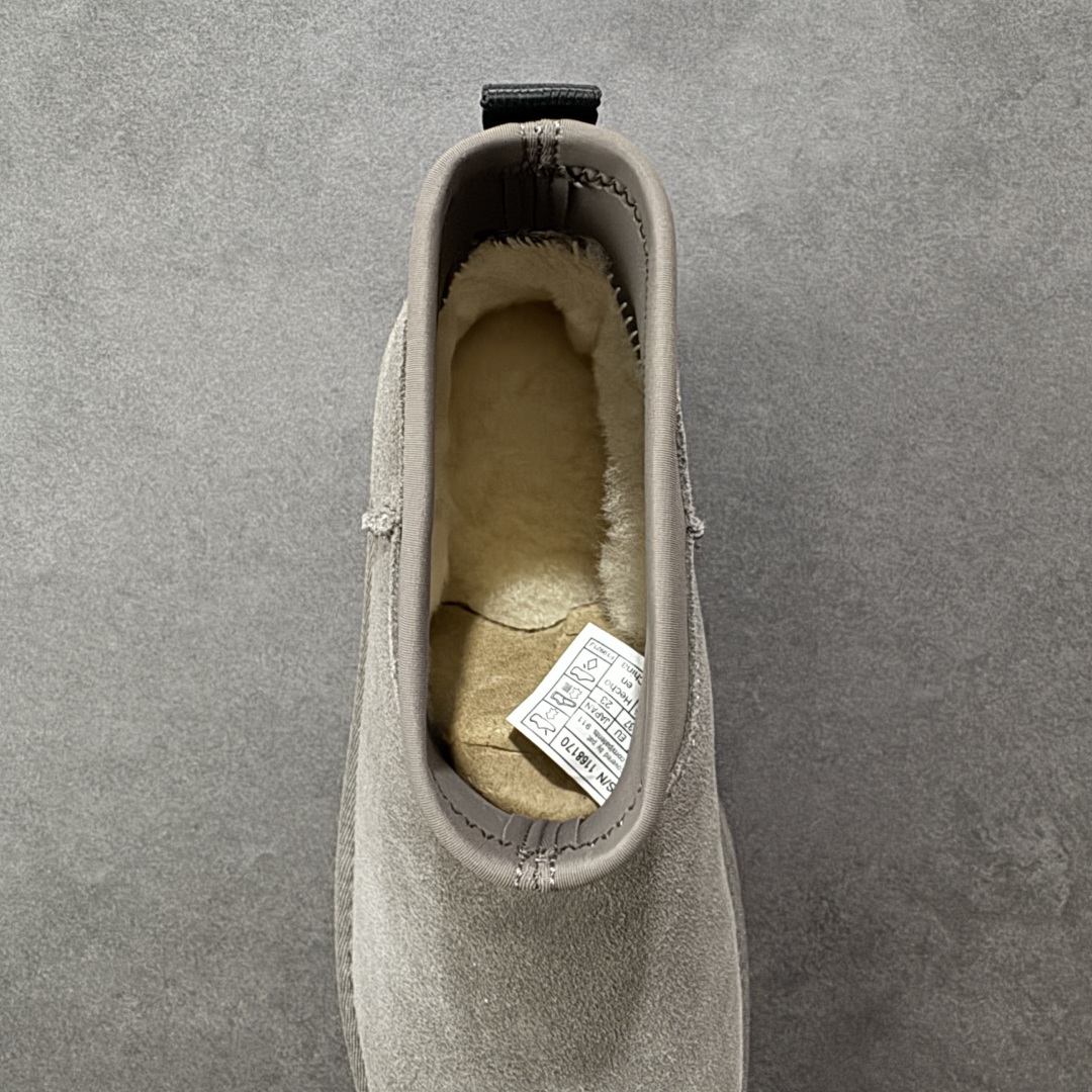 图片[7]-【SP顶级版】UGG ULTRA MINI 秋冬羊毛一体雪地靴 W/1168170 原代工厂隆丰A级真羊毛皮一体完全遵循正平正品，精选A级羊皮毛一体材质，内里毛绒如云朵般包裹双脚，白带恒温属性一寒锁温抗冻，股季透气排湿，让双脚时刻处于干爽舒适的状态，轻量化设计搭配柔韧鞋底，每一步都似踩在软垫上，再加上贴合足型的弧度与足跟支撑，无论是居家休憩,外出通勤还是日常跑腿，全天行走也无负担。 从经典高筒靴到简约拖鞋，从基础中性色到潮流设计，既能与牛仔裤、卫衣打造随性日常，也能搭配裙子、男女同款更能轻松适配情侣穿搭。 优质羊皮毛天生耐磨损，搭配扎实工艺与防水科技加持，能抵御日常磨损与雨雪侵袭。一双穿数年仍能保持柔软质感💪🏻 尺码：39-45-选品中心