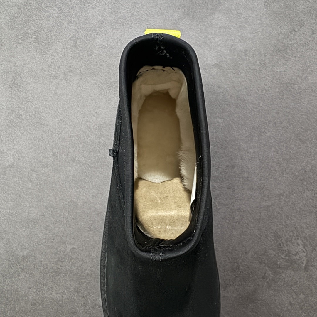 图片[7]-【SP顶级版】UGG ULTRA MINI 秋冬羊毛一体雪地靴 W/1168170 原代工厂隆丰A级真羊毛皮一体完全遵循正平正品，精选A级羊皮毛一体材质，内里毛绒如云朵般包裹双脚，白带恒温属性一寒锁温抗冻，股季透气排湿，让双脚时刻处于干爽舒适的状态，轻量化设计搭配柔韧鞋底，每一步都似踩在软垫上，再加上贴合足型的弧度与足跟支撑，无论是居家休憩,外出通勤还是日常跑腿，全天行走也无负担。 从经典高筒靴到简约拖鞋，从基础中性色到潮流设计，既能与牛仔裤、卫衣打造随性日常，也能搭配裙子、男女同款更能轻松适配情侣穿搭。 优质羊皮毛天生耐磨损，搭配扎实工艺与防水科技加持，能抵御日常磨损与雨雪侵袭。一双穿数年仍能保持柔软质感💪🏻 尺码：39-45-选品中心