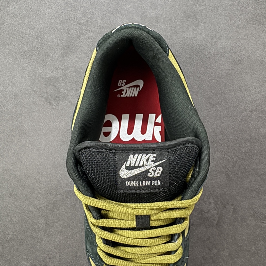 图片[7]-【YC纯原】Supreme x Nike Dunk SB Low Pro OG Sup x 耐克 SB 低帮 联名黄黑 鞋身整体以黄色作为主色调，搭配黑色框架覆盖层，使鞋款十分百搭，鞋舌绣标上以Nike Swoosh Logo呈现，鞋身两侧的Swoosh Logo采用黑色点缀，后跟饰片采辅以黑色麂皮妆点，鞋舌是网眼布材料，增强了透气性，整体十分百搭；后跟Nike字样以白色刺绣妆点，后跟雕刻Supreme创办年份94数字，而\”Nike SB x Supreme\”吊牌，更是为整体造型增添了一抹标志性的独特风采，中底以及鞋垫内侧带有Supreme字样，彰显联名身份；最后以黑色中底搭配黄色橡胶外底完善整体设计收尾。 货号：HQ8487-300 尺码：40～46B 编码：HXSB270280-选品中心