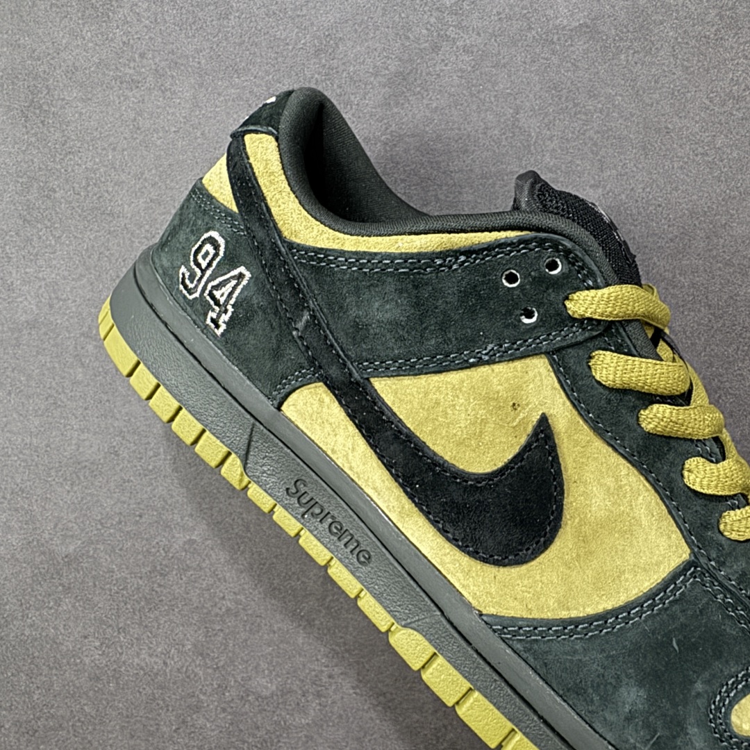图片[6]-【YC纯原】Supreme x Nike Dunk SB Low Pro OG Sup x 耐克 SB 低帮 联名黄黑 鞋身整体以黄色作为主色调，搭配黑色框架覆盖层，使鞋款十分百搭，鞋舌绣标上以Nike Swoosh Logo呈现，鞋身两侧的Swoosh Logo采用黑色点缀，后跟饰片采辅以黑色麂皮妆点，鞋舌是网眼布材料，增强了透气性，整体十分百搭；后跟Nike字样以白色刺绣妆点，后跟雕刻Supreme创办年份94数字，而\”Nike SB x Supreme\”吊牌，更是为整体造型增添了一抹标志性的独特风采，中底以及鞋垫内侧带有Supreme字样，彰显联名身份；最后以黑色中底搭配黄色橡胶外底完善整体设计收尾。 货号：HQ8487-300 尺码：40～46B 编码：HXSB270280-选品中心