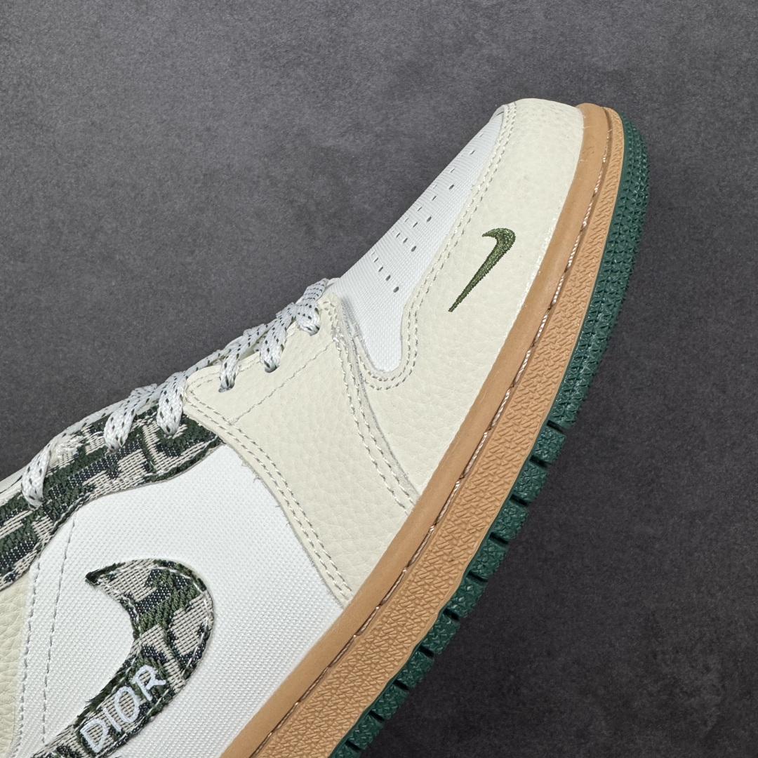 图片[5]-【定制版】Nike Air Jordan 1 Low x DIOR 联名 高端定制休闲板鞋 头层皮打造 原鞋原档案开发 原厂皮料 原档冲孔鞋头 正确满胶鞋垫 四线拉帮 原厂织唛标 鞋舌高弹海绵填充 货号：LR8888-013 尺码：36 36.5 37.5 38 38.5 39 40 40.5 41 42 42.5 43 44 45 尺码：36～45B 编码：HXSB330340-选品中心