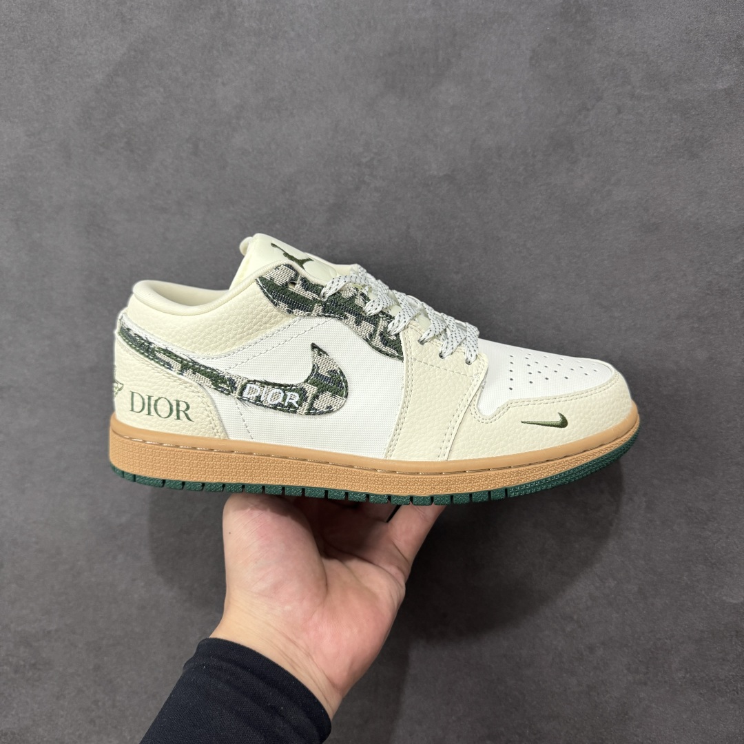 【定制版】Nike Air Jordan 1 Low x DIOR 联名 高端定制休闲板鞋 头层皮打造 原鞋原档案开发 原厂皮料 原档冲孔鞋头 正确满胶鞋垫 四线拉帮 原厂织唛标 鞋舌高弹海绵填充 货号:LR8888-013 尺码:36 36.5 37.5 38 38.5 39 40 40.5 41 42 42.5 43 44 45 尺码:36~45B 编码:HXSB330340-选品中心