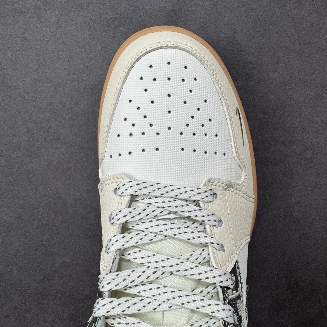 图片[8]-【定制版】Nike Air Jordan 1 Low x DIOR 联名 高端定制休闲板鞋 头层皮打造 原鞋原档案开发 原厂皮料 原档冲孔鞋头 正确满胶鞋垫 四线拉帮 原厂织唛标 鞋舌高弹海绵填充 货号：LR8888-013 尺码：36 36.5 37.5 38 38.5 39 40 40.5 41 42 42.5 43 44 45 尺码：36～45B 编码：HXSB330340-选品中心