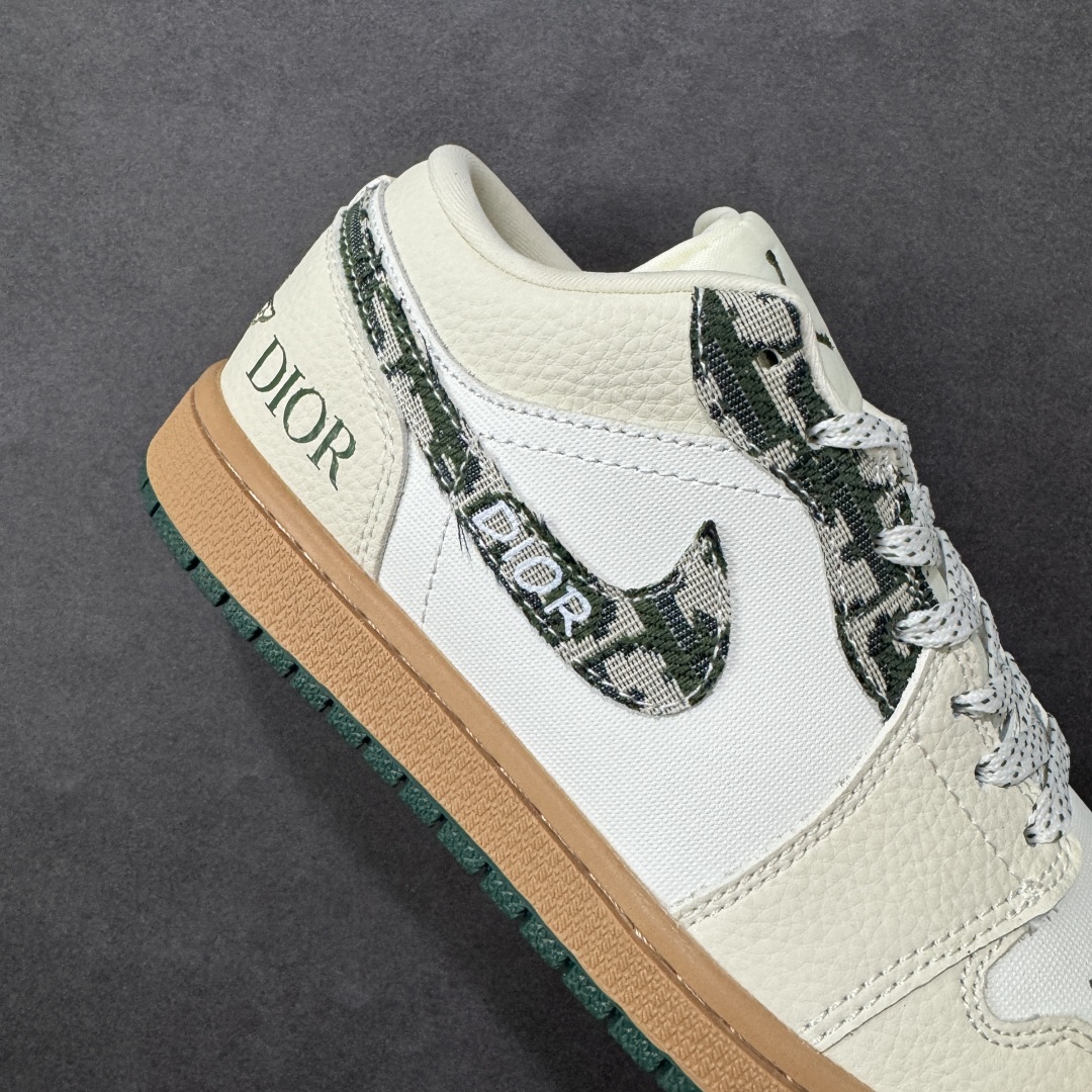 图片[6]-【定制版】Nike Air Jordan 1 Low x DIOR 联名 高端定制休闲板鞋 头层皮打造 原鞋原档案开发 原厂皮料 原档冲孔鞋头 正确满胶鞋垫 四线拉帮 原厂织唛标 鞋舌高弹海绵填充 货号：LR8888-013 尺码：36 36.5 37.5 38 38.5 39 40 40.5 41 42 42.5 43 44 45 尺码：36～45B 编码：HXSB330340-选品中心